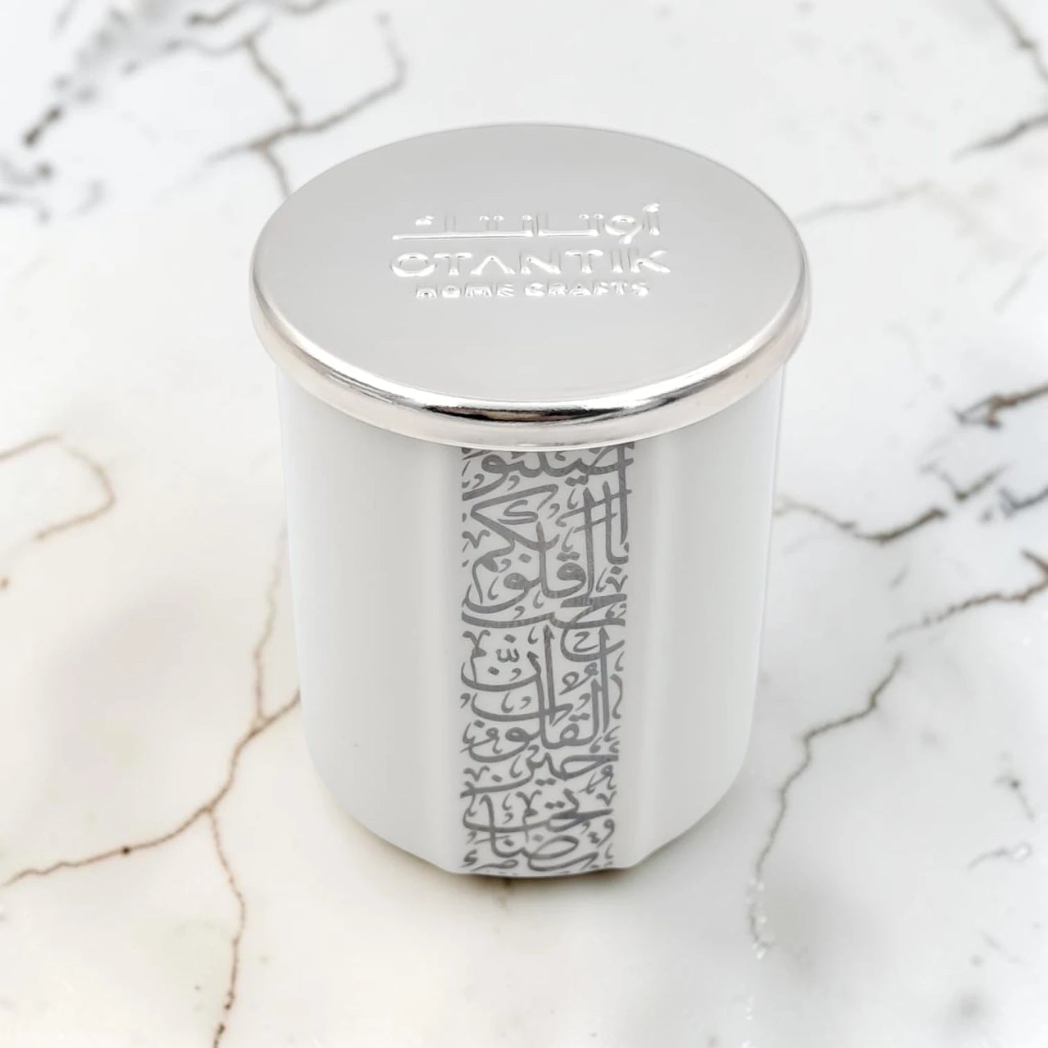 Luxury Scented Candle with Arabic Calligraphy Design & Metal Lid – Noor Collection Home Decor (6.5H x 6L x 6W CM) - Damoo
