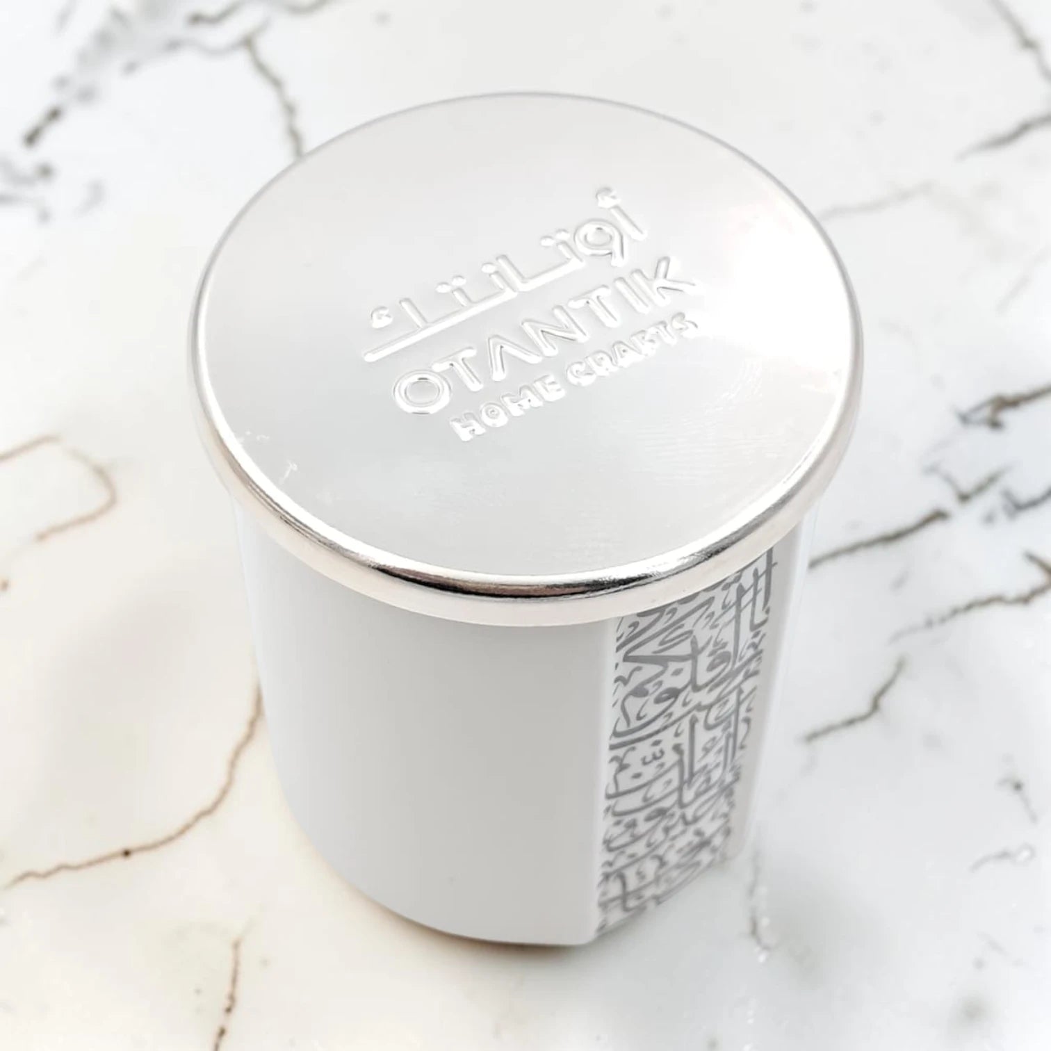 Luxury Scented Candle with Arabic Calligraphy Design & Metal Lid – Noor Collection Home Decor (6.5H x 6L x 6W CM) - Damoo