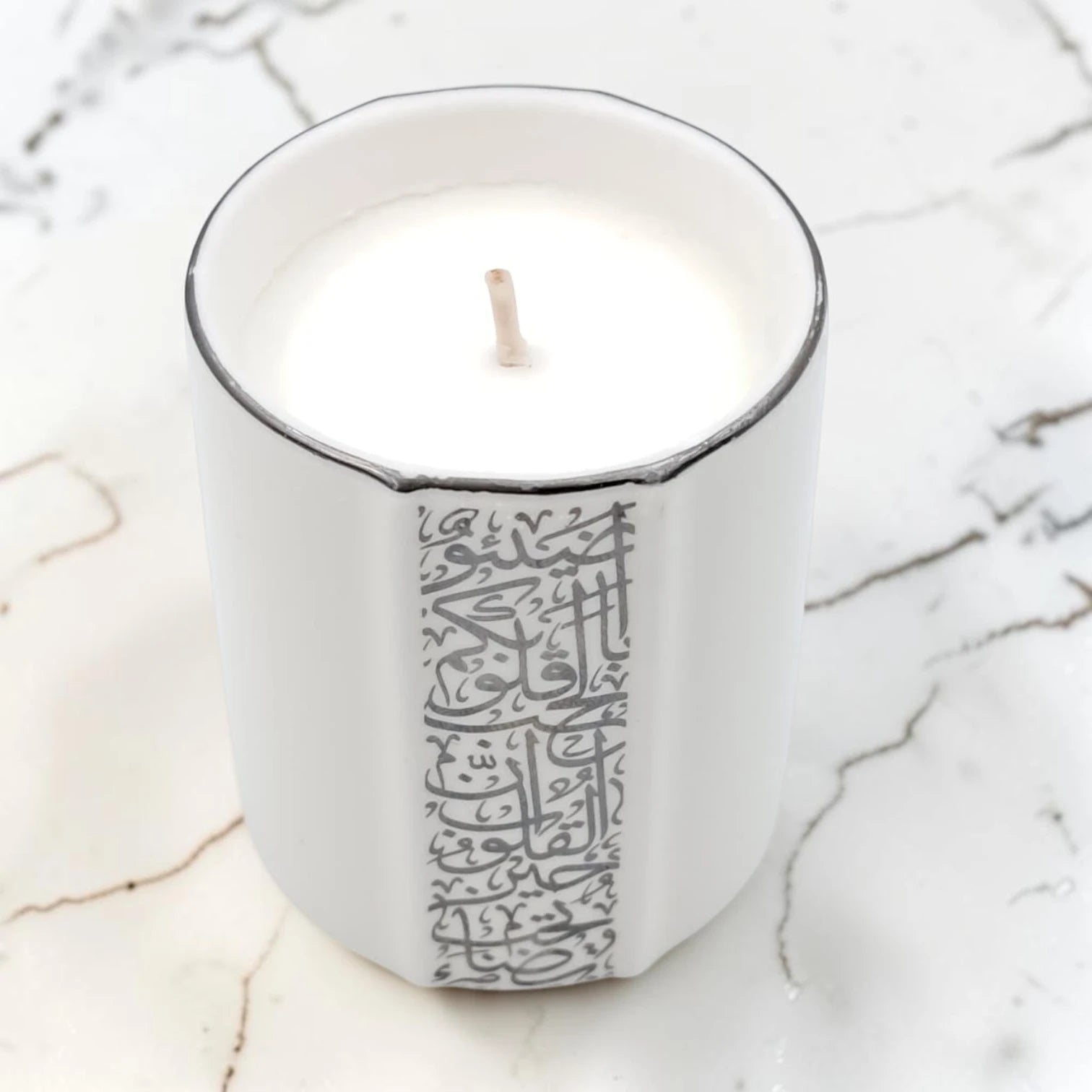 Luxury Scented Candle with Arabic Calligraphy Design & Metal Lid – Noor Collection Home Decor (6.5H x 6L x 6W CM) - Damoo