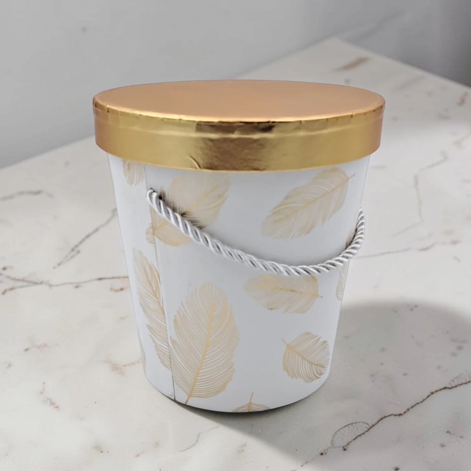 Round Floral Gift Storage Box with Lid and Rope Handle – Decorative Feather Pattern Gift Box for Flowers, Hampers, Chocolates & Special Occasions - Damoo
