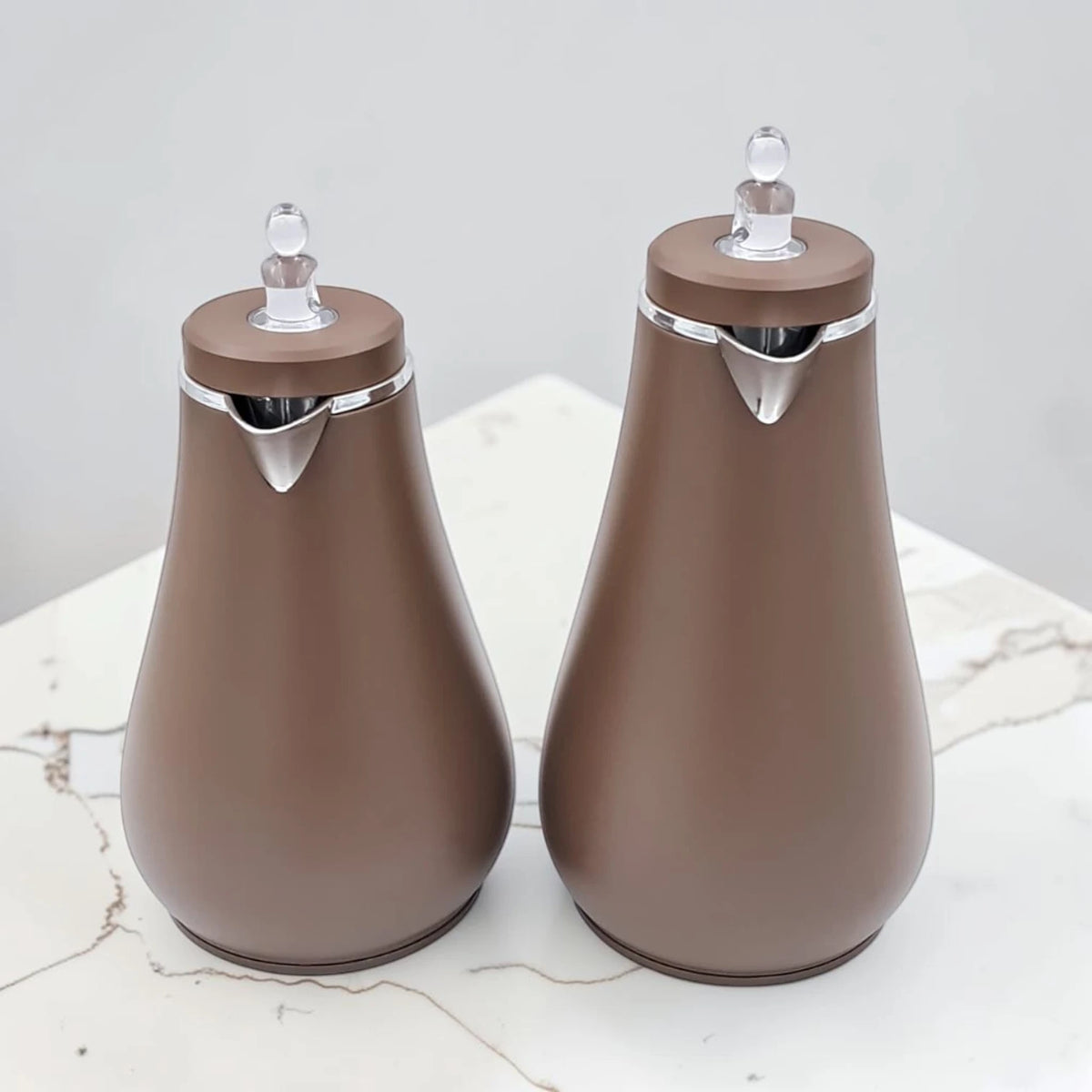 Premium Vacuum Flask Set 2 Pcs 1.0L + 0.7L Glass Liner Thermal Coffee & Tea Server Set with Elegant Handle, Insulated Hot & Cold Beverage Carafes for Home Hospitality and Gatherings
