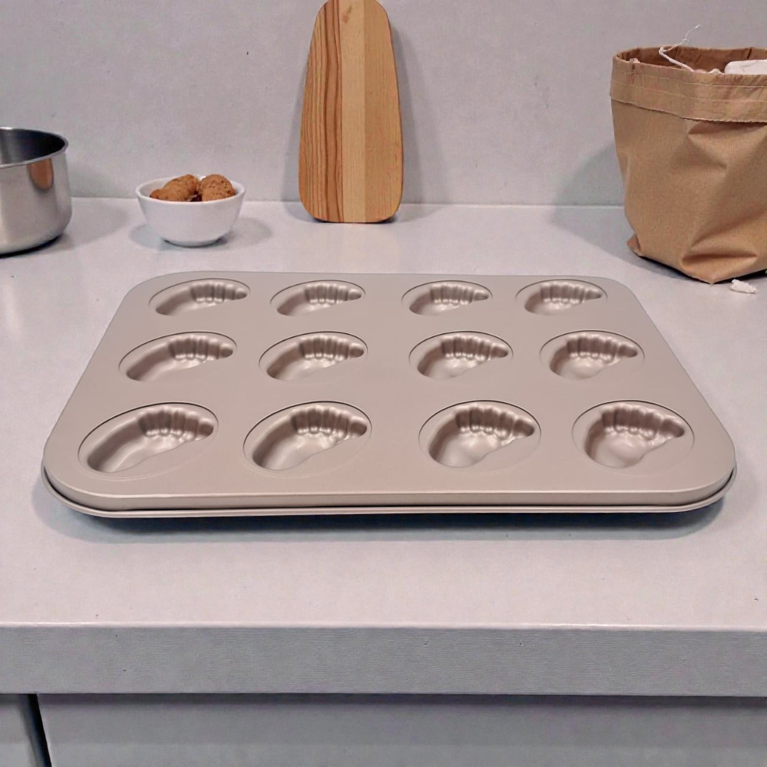 12-Cup Carbon Steel Non-Stick Footprint Shape Cake & Dessert Baking Pan – Creative Mold Tray (2.5H x 35L x 26.5W CM) - Damoo