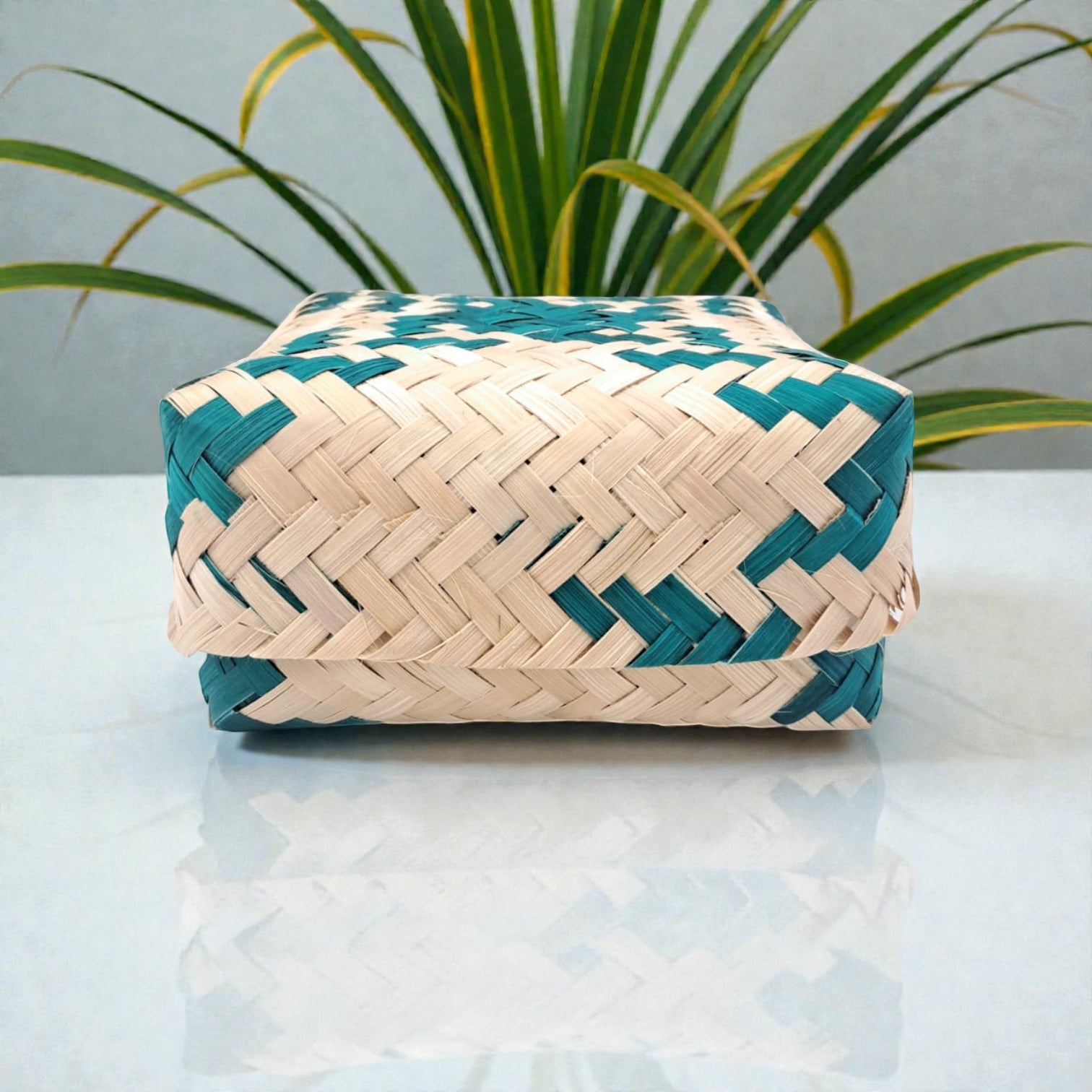 Handwoven Square Bamboo Trinket Box with Lid – Decorative Jewelry & Storage Organizer, Gift Box for Home Décor (17 × 17 CM) - Damoo
