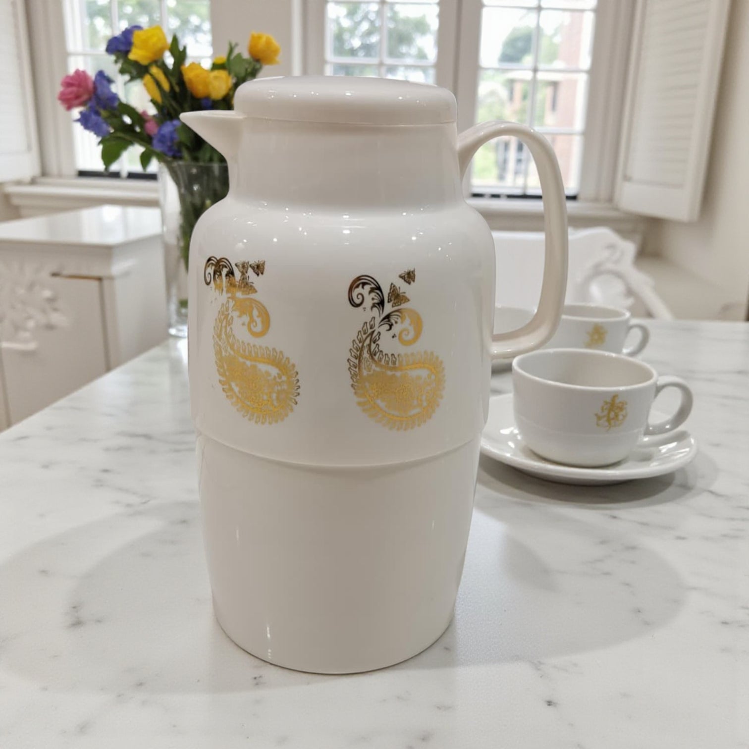 Insulated Vacuum Jug 2.2L – Golden Pattern Insulated Thermos – Elegant Cream Design | Durable Double-Wall Flask for Hot & Cold Beverages - Damoo
