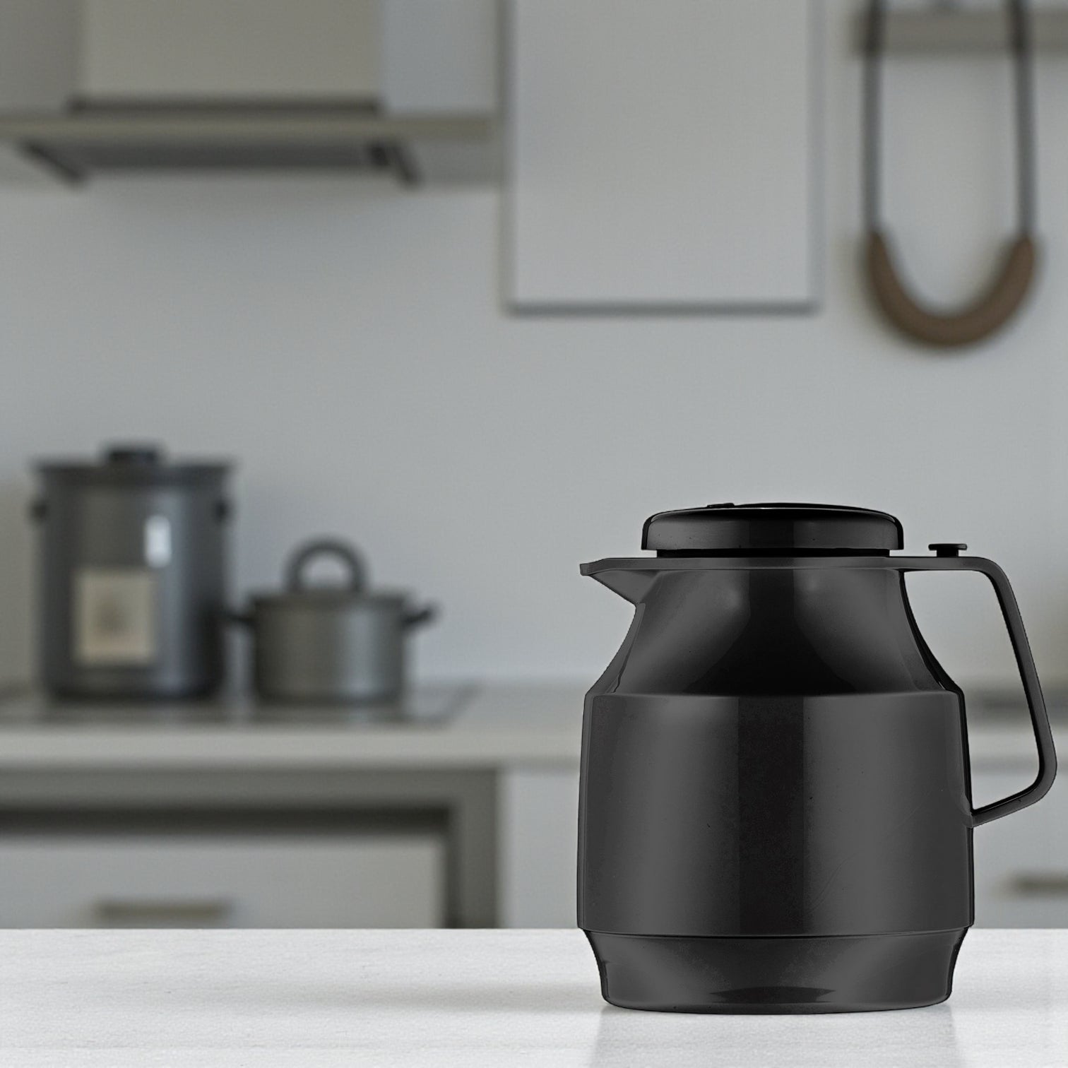 Helios Insulated Vacuum Jug 1.0L – Black | Premium Plastic Thermos Flask with Q100 Glass Insert | German-Made Double-Wall Design for Excellent Heat Retention - Damoo