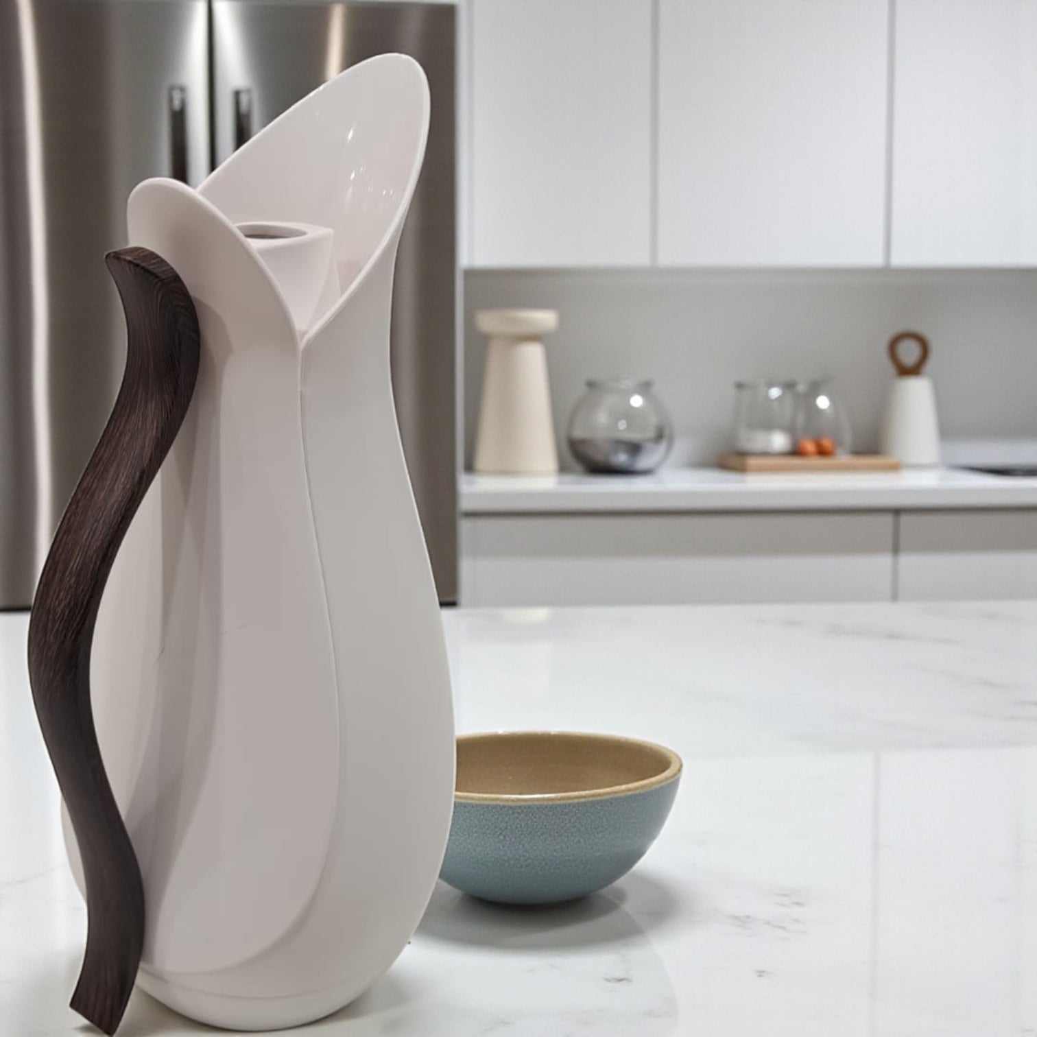 MAHRA 1L Premium Insulated Thermos with Wood-Style Handle | Double Wall Flask for Hot & Cold Beverages | Modern Design for Home, Office & Travel - Damoo