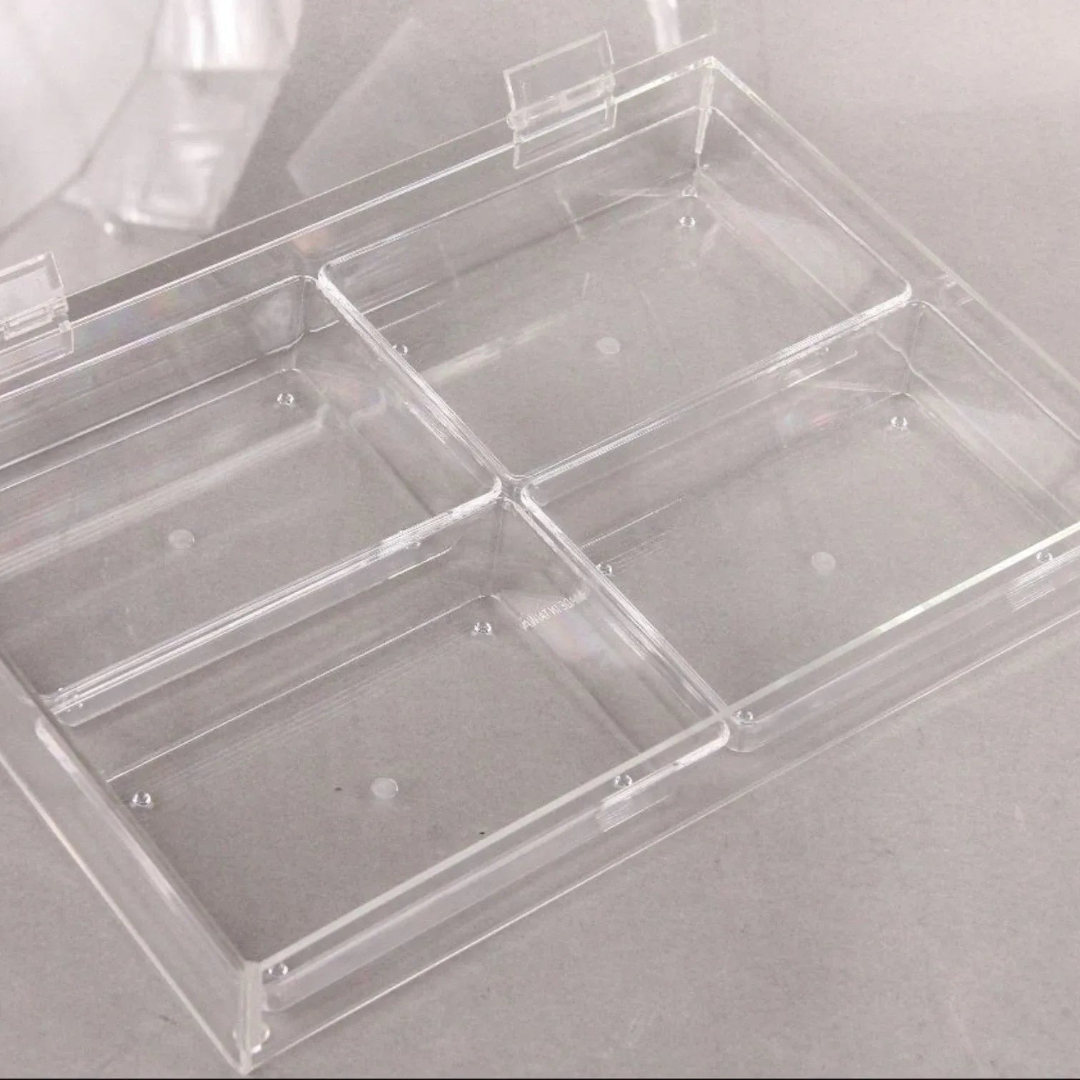Damoo Clear Acrylic Compartment Tray with Lid – 4-Section Organizer Box for Sweets, Dates, Spices & Accessories – Durable, Elegant Display with Flip Lid Cover - Damoo