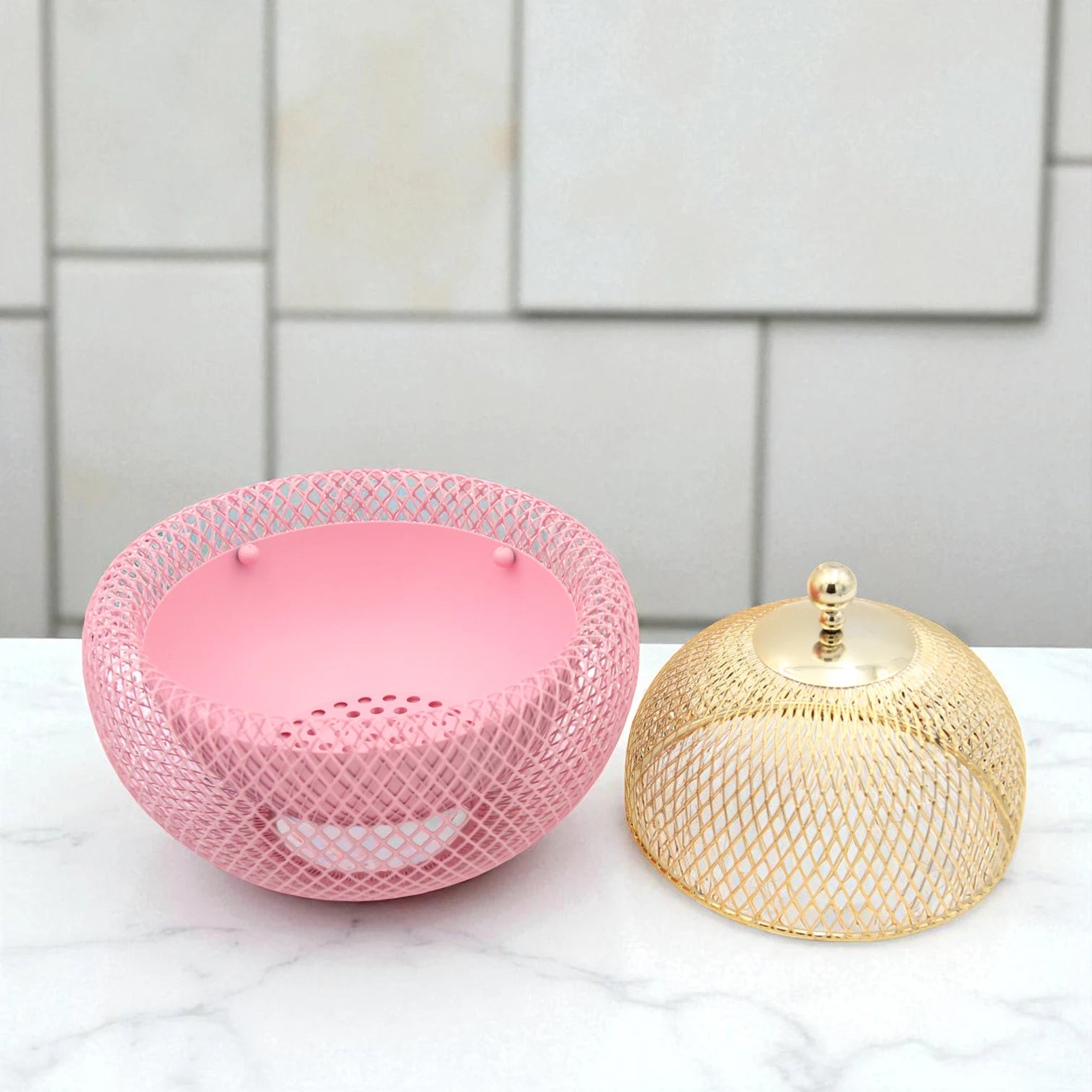 Damoo Durable Gold & Pink Snack Tray with Protective Metal Mesh Cover – Shatter-Resistant Base & Insect-Proof Dome for Fruit, Pastry & Dessert Serving - Damoo