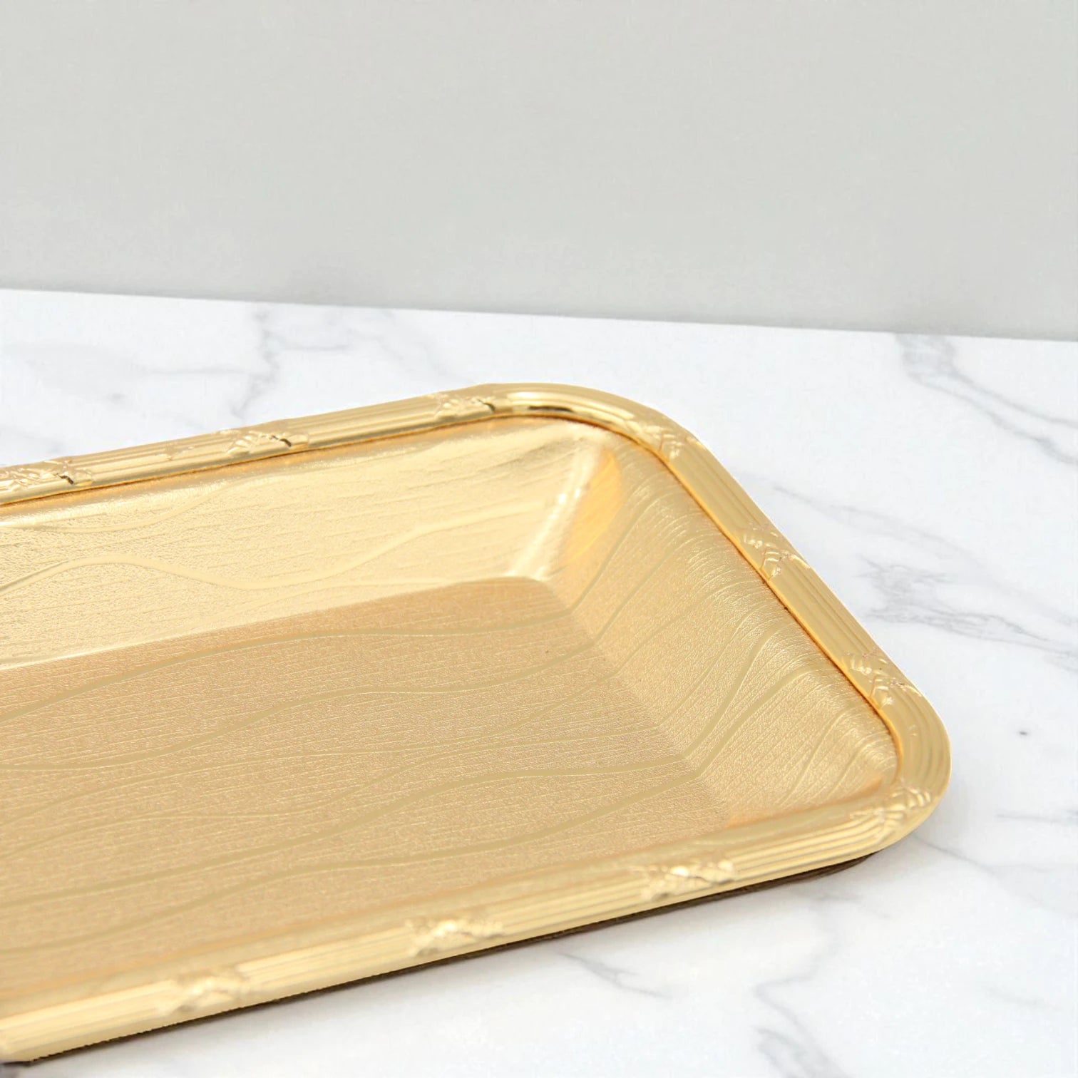 Damoo Elegant Gold Tray with Clear Dome Lid – Covered Serving Tray for Sweets, Dates, Pastries & More – Decorative Tabletop Display - Damoo