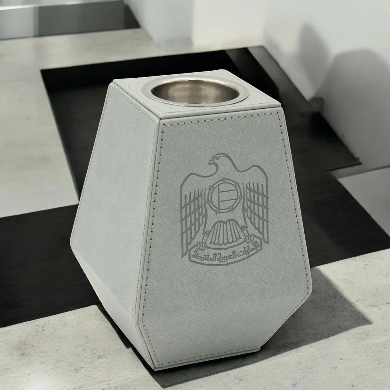 Damoo Luxury Faux Leather Bukhoor Burner with UAE Emblem – Modern Mabkhara Incense Holder for Home, Office, Majlis & Special Occasions - Damoo