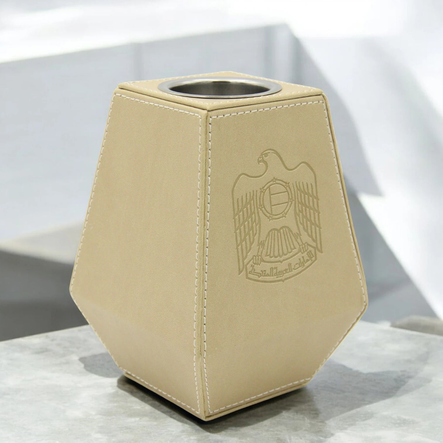 Damoo Luxury Faux Leather Bukhoor Burner with UAE Emblem – Modern Mabkhara Incense Holder for Home, Office, Majlis & Special Occasions - Damoo