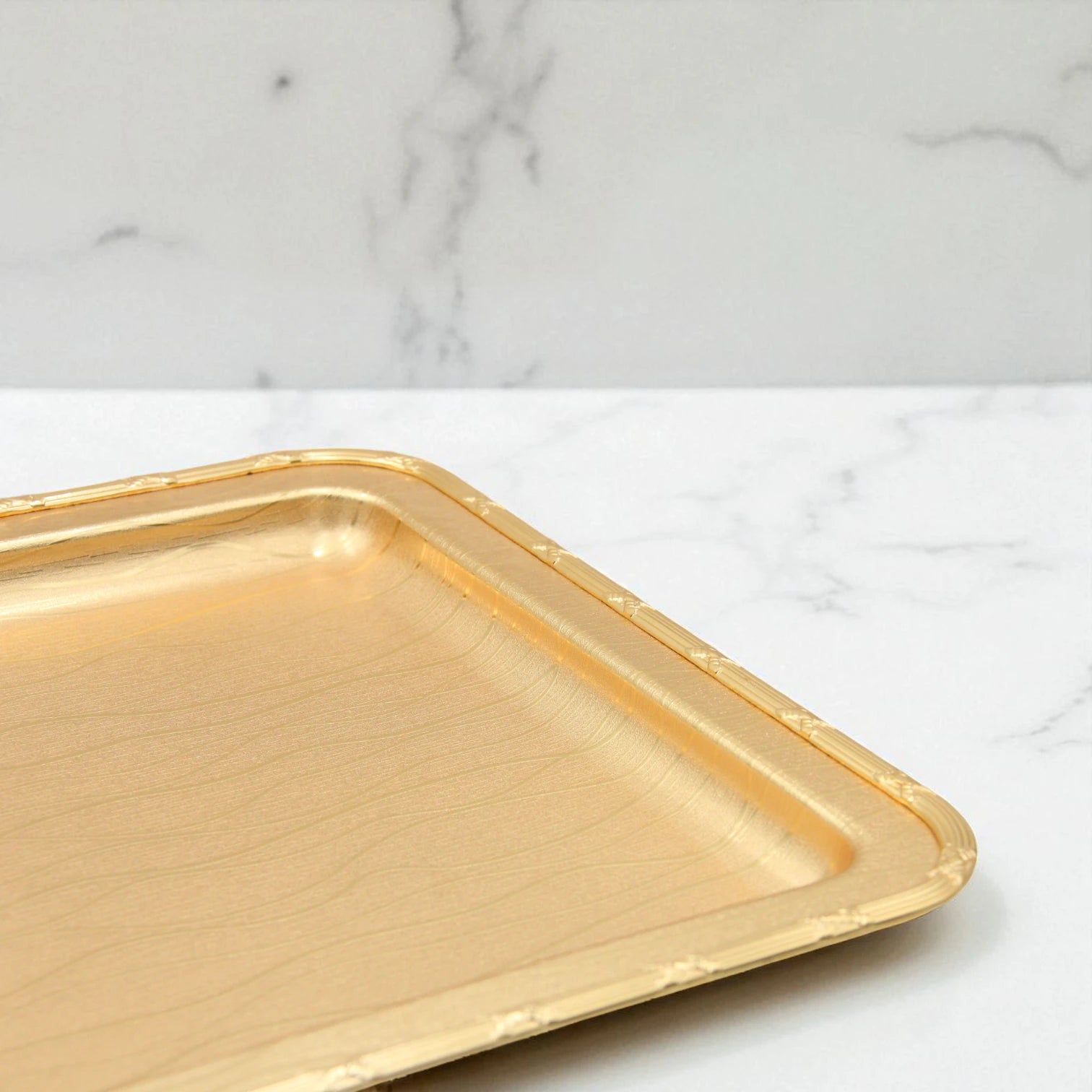 Damoo Luxury Gold Pedestal Tray – Elevated Metal Display Stand for Sweets, Cakes & Décor – Elegant Finish for Events & Home Use - Damoo