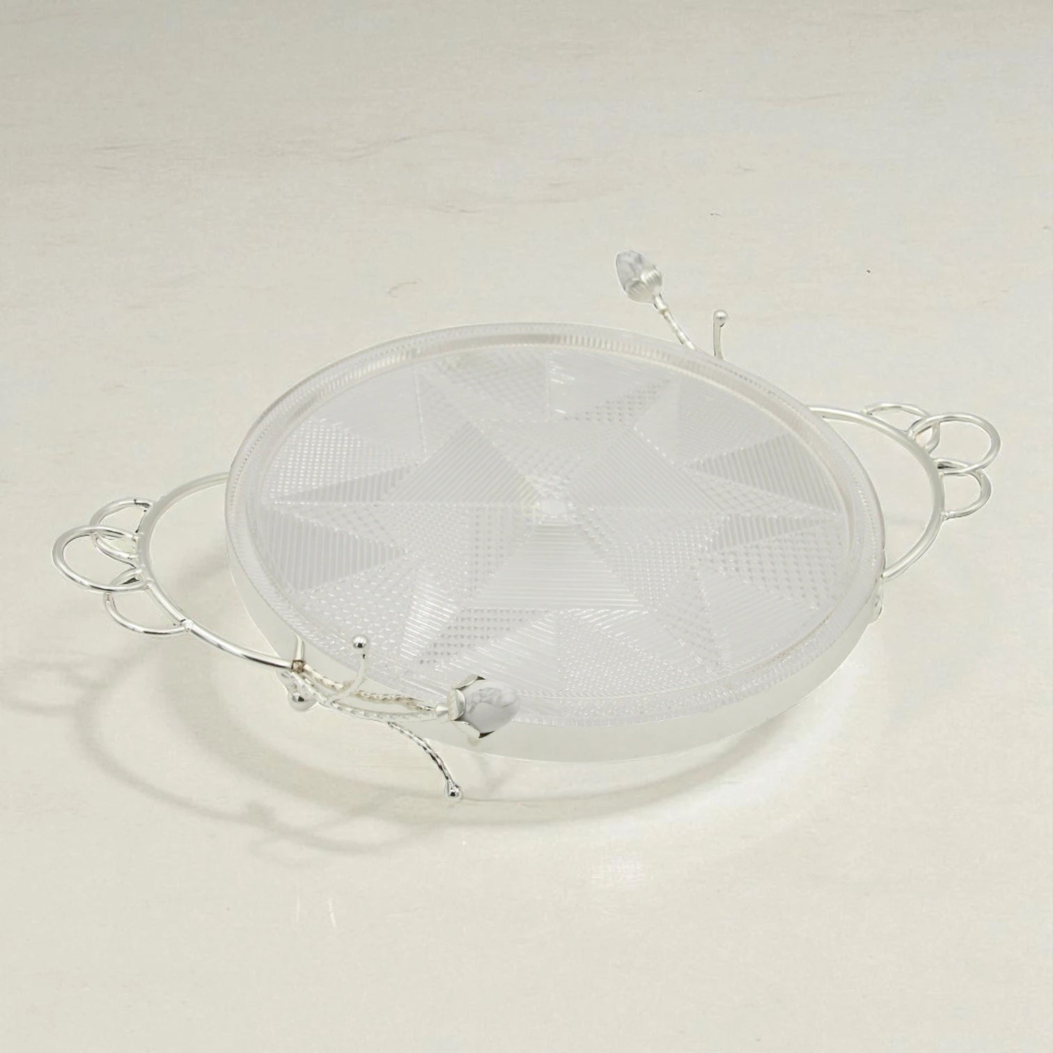 Damoo Luxury Silver Tray with Clear Dome Cover – Round Decorative Serving Stand for Cakes, Sweets, and Pastries – Elegant Floral Handle Design for Events, Ramadan, and Home Entertaining - Damoo
