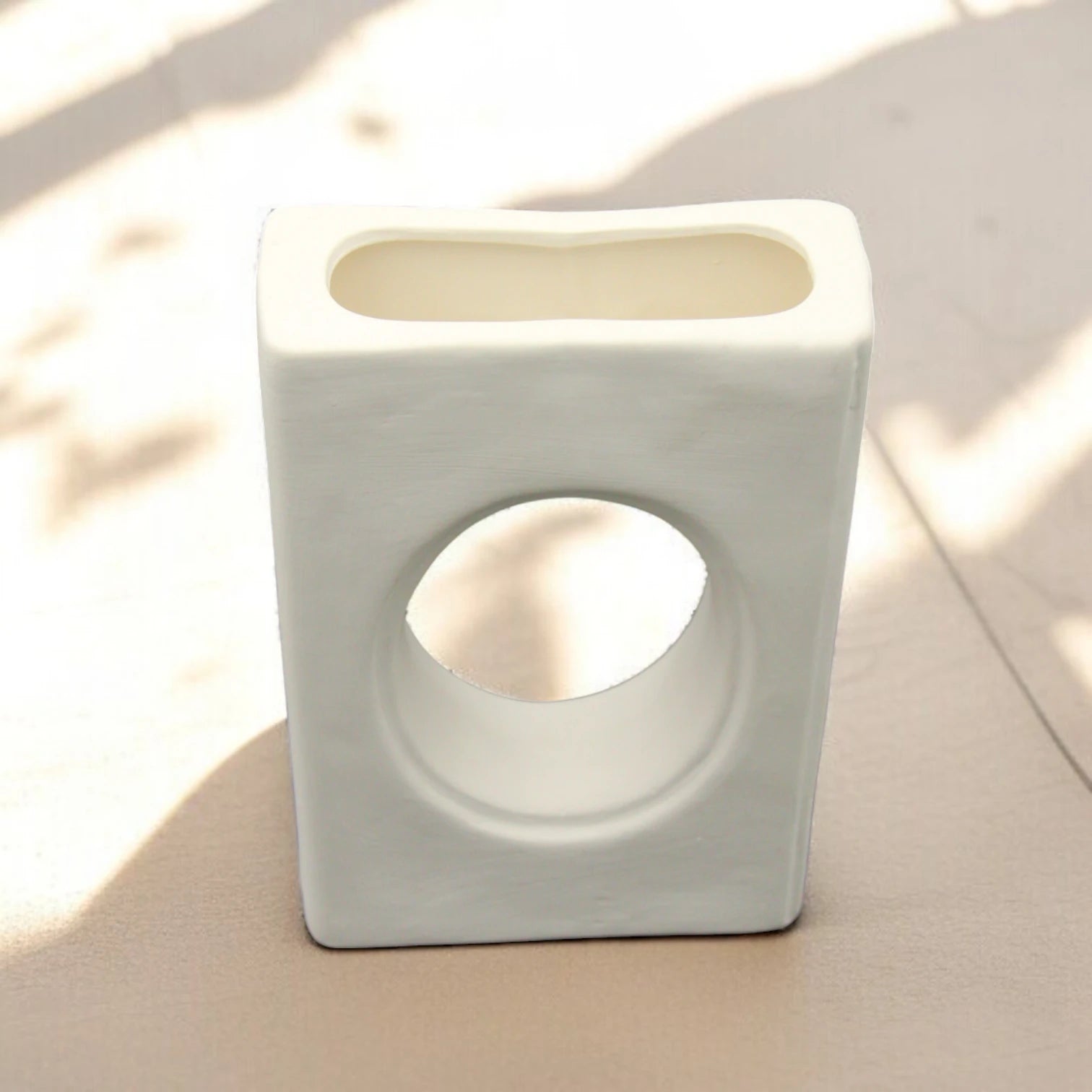 Damoo Minimalist Ceramic Flower Vase – Modern Rectangular Design with Artistic Open Center for Dried or Fresh Floral Arrangements - Damoo