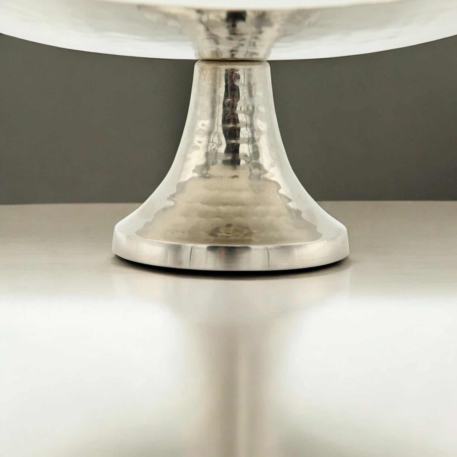 Damoo Modern Square Hammered Metal Cake Stand – Silver-Plated Raised Display Tray with Pedestal Base for Serving Desserts, Fruits & Sweets – Elegant Table Centerpiece for Events & Home Décor - Damoo