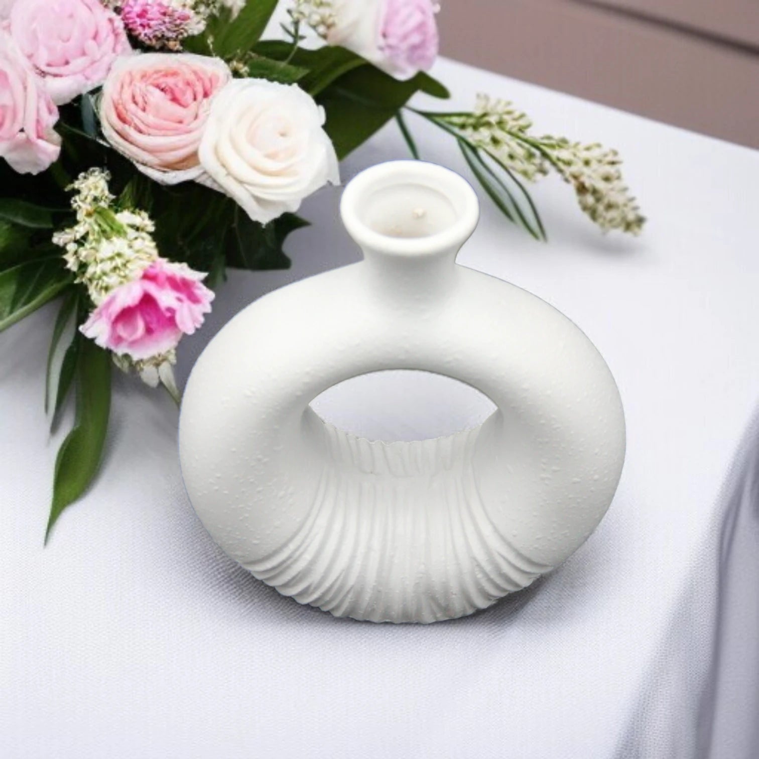 Damoo Modern White Ceramic Donut Vase with Textured Base – Decorative Circle Vase for Contemporary Home Decor & Faux Floral Arrangements - Damoo