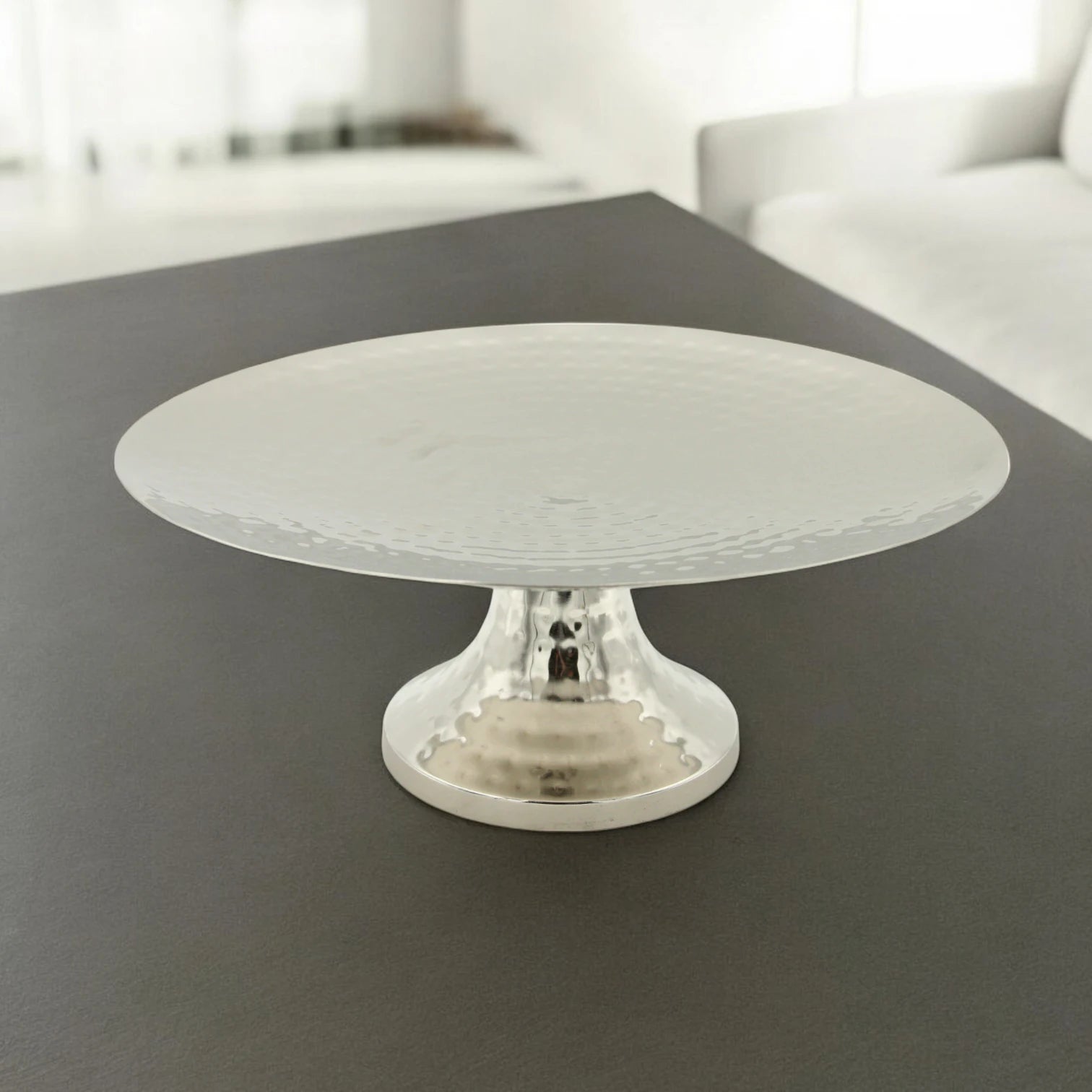 Damoo Round Hammered Metal Cake Stand – Silver-Plated Pedestal Serving Plate for Cakes, Fruits & Sweets – Elegant Display Tray for Home, Events & Ramadan Décor - Damoo
