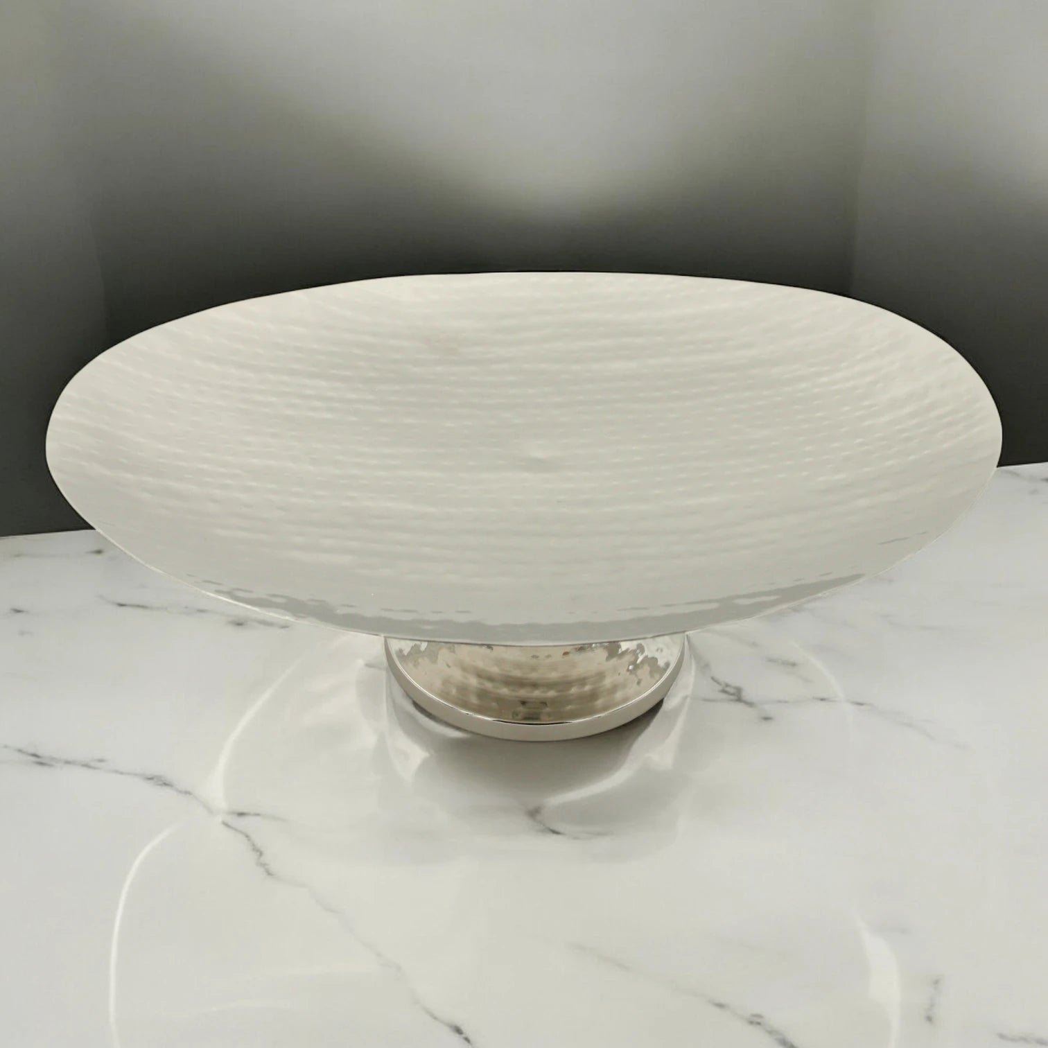 Damoo Sleek Silver Oval Display Bowl on Raised Base – Contemporary Hammered Metal Serving Stand for Home & Event Styling - Damoo