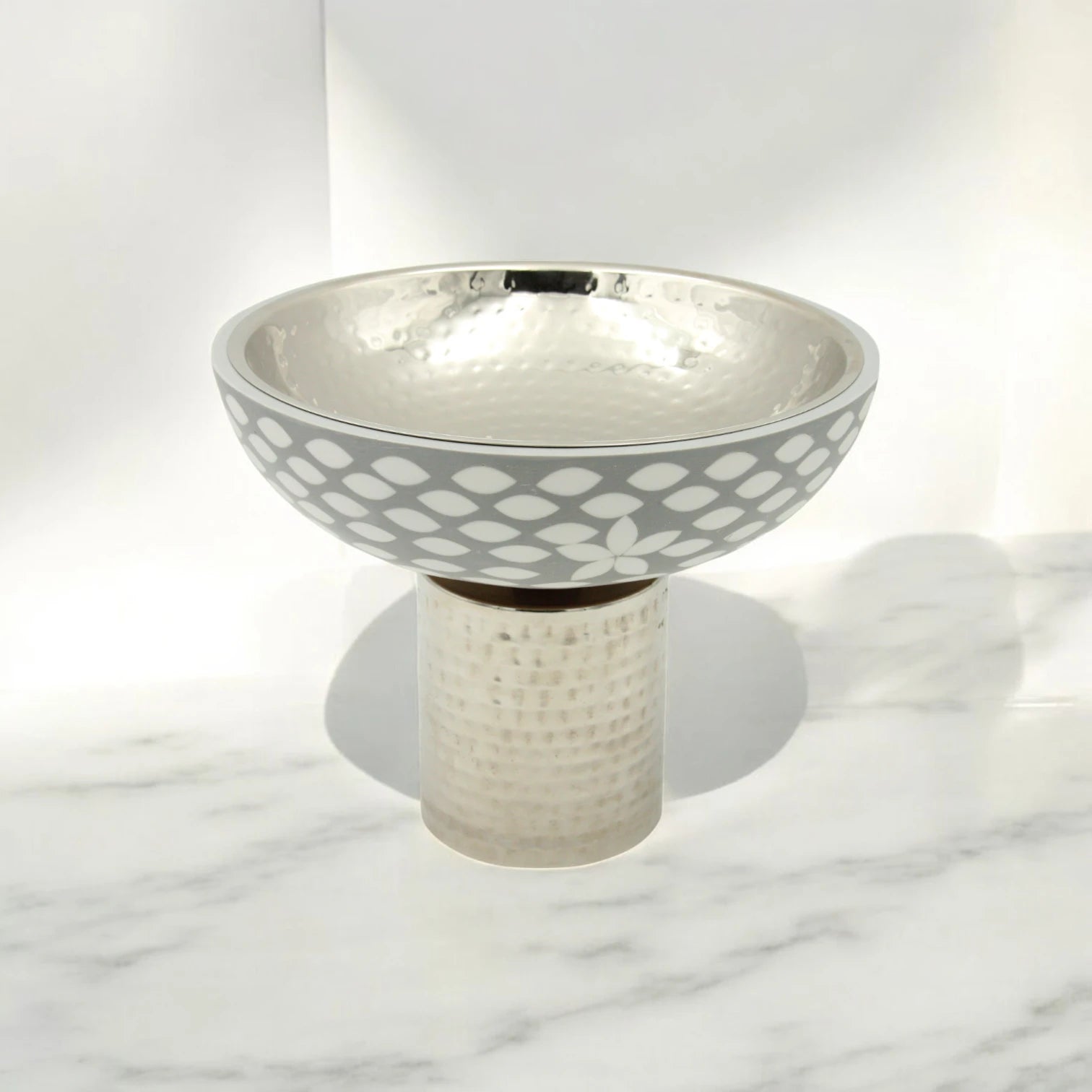 Decorative Stainless Steel Serving Bowl with Textured Base – Elegant Display Bowl for Fruits, Snacks, or Centerpiece Use | Perfect for Dining & Living Room Décor - Damoo