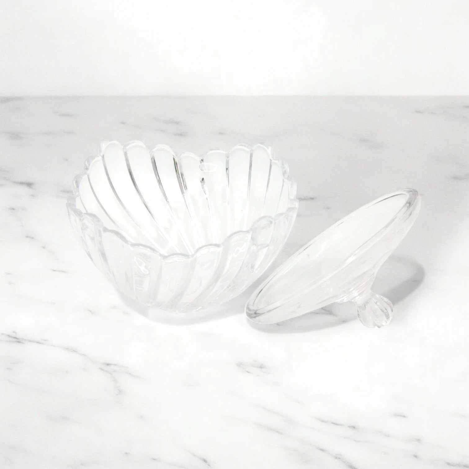 DIAMONDS Elegant Crystal-Style Glass Candy Bowl with Lid – Decorative Clear Storage Jar for Sweets, Nuts & Decor – Diamond Cut Design - Damoo