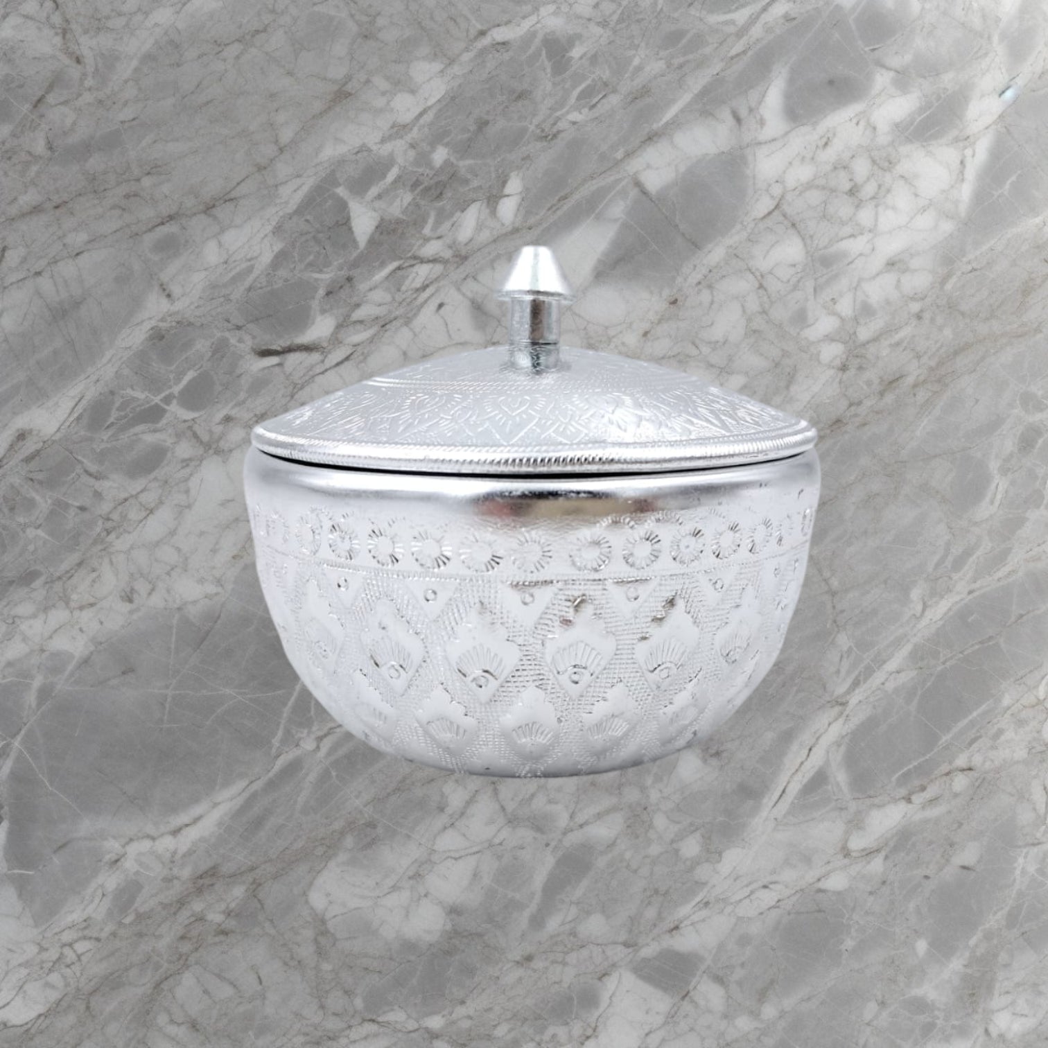 Thai Engraved Aluminum Sugar & Date Bowl with Lid | Silver & Gold | 8.5cm | Hospitality Dish for Sweets, Dates, Sugar & Arabic Coffee Service