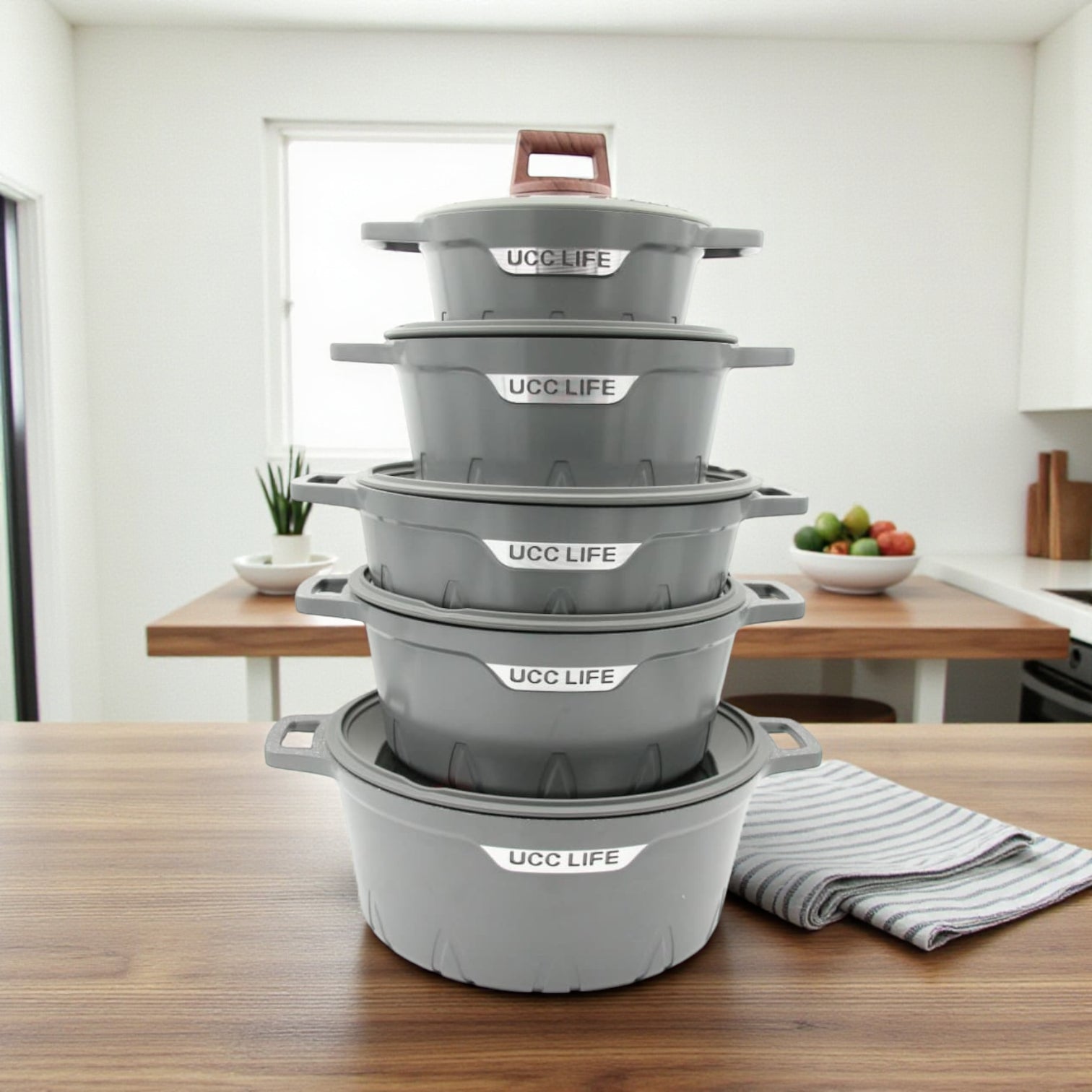 مجموعة أواني طهي جرانيت غير لاصقة من يو سي سي لايف، مكونة من ١٠ قطع - أواني طهي من الألومنيوم المطروق بأغطية زجاجية (٢٠ سم، ٢٤ سم، ٢٨ سم، ٣٢ سم، ومقلاة عميقة ٢٨ سم)