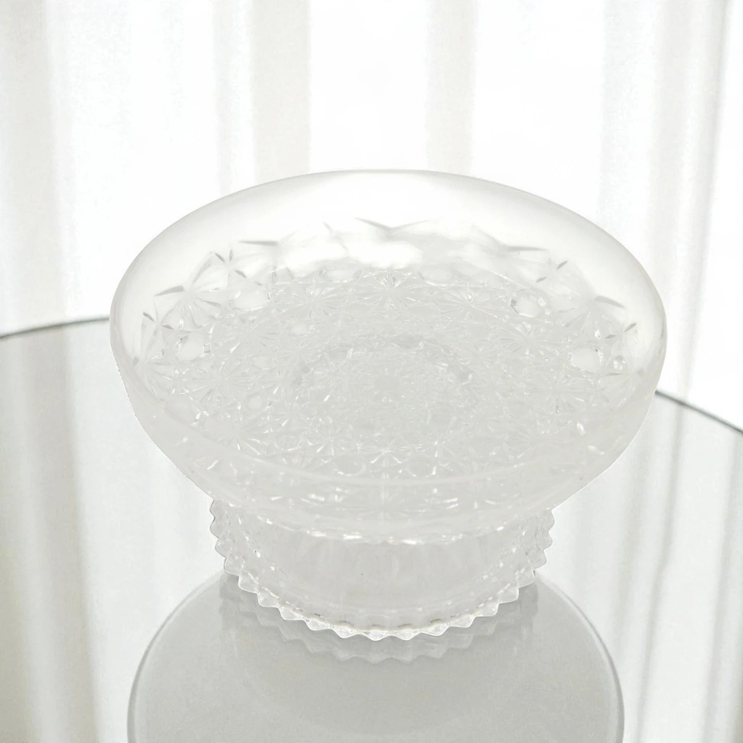 HEC Crystal Acrylic Dessert Tray with Dome Lid & Stand – Elegant Covered Server for Cakes, Pastries, and Sweets – Fine Collection - Damoo