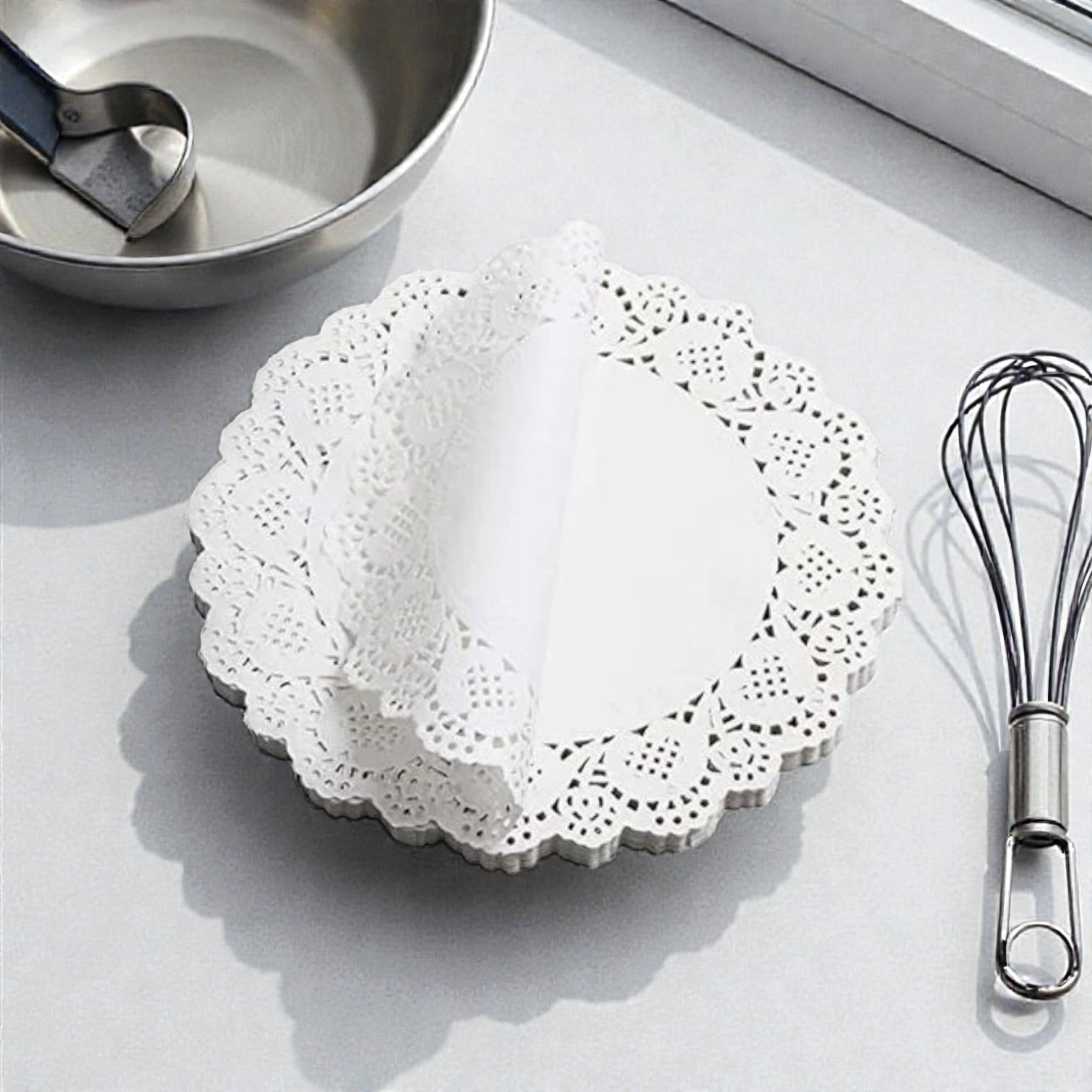 Falcon Round White Doyley Paper for Cakes, Desserts & Food Presentation – Grease Absorbent Decorative Paper Mats (Pack of 250) - Damoo