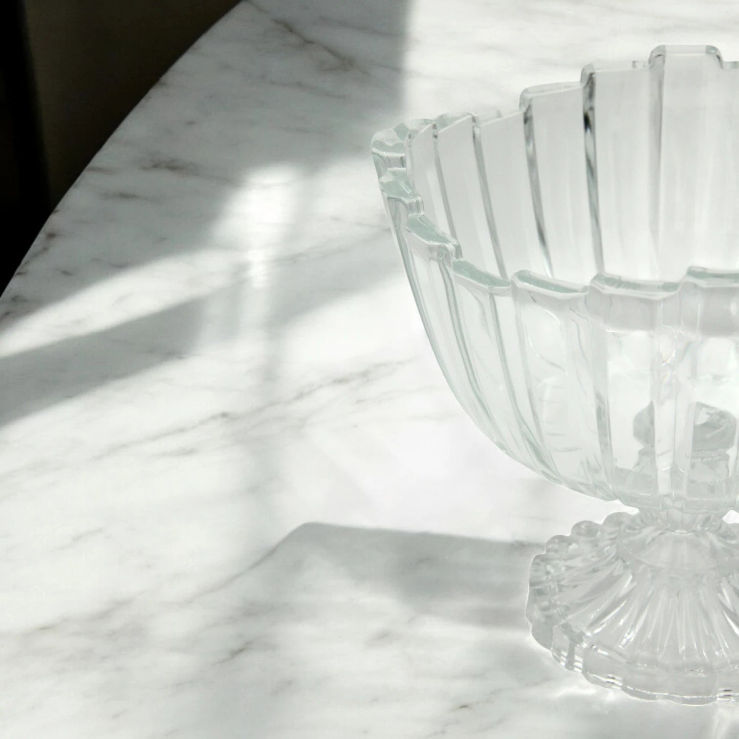 Isfahan Berlin Footed Glass Bowl 982 – Large Tempered Glass Decorative Serving Bowl -Glass bowl for Fruit, Salad & Snacks - Damoo