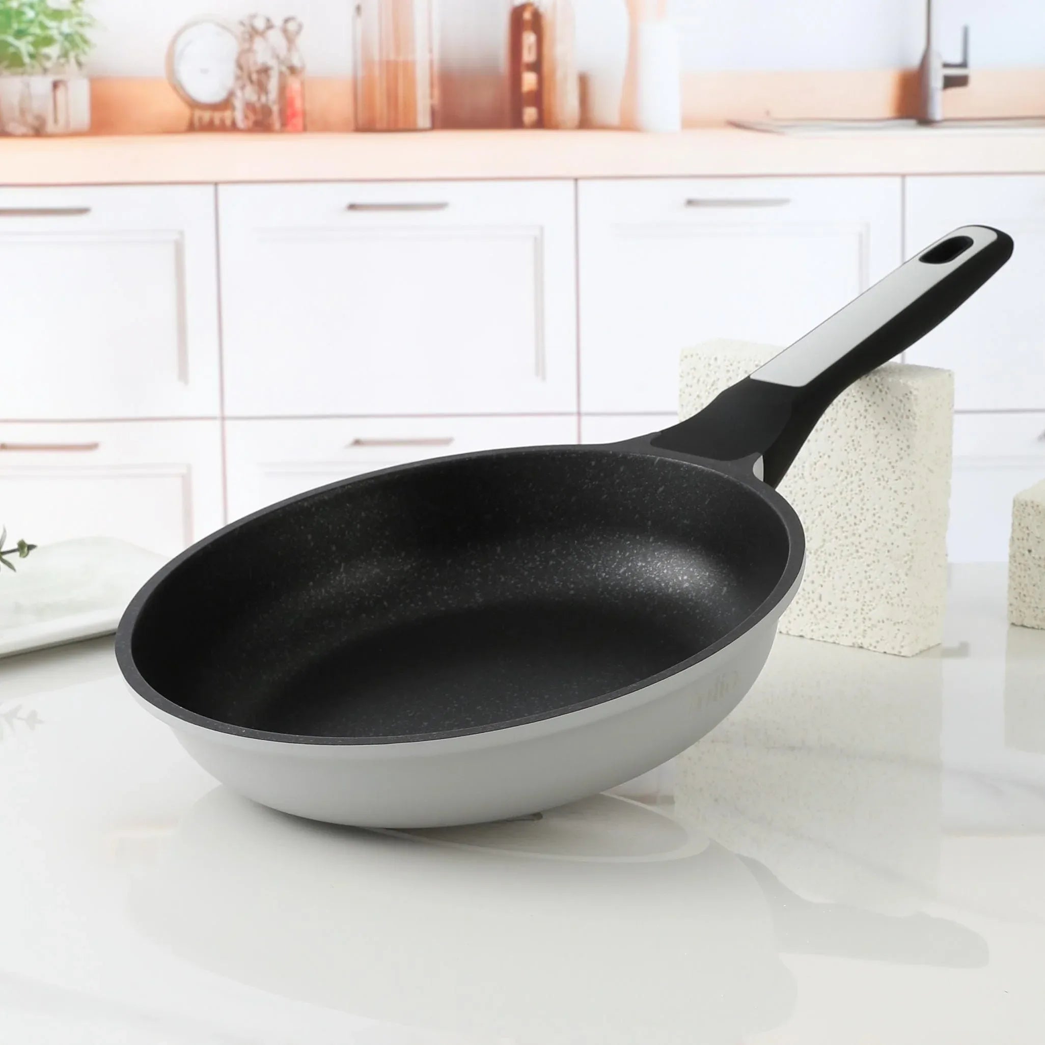 JULIA Elite-Lux Light Gray Frypan Without Lid – Granite Ultra Non-Stick Coating, Induction Base, Heat-Resistant Bakelite Handle, PTFE & PFOA-Free, Die-Cast Aluminum, Suitable for All Cooktops - Damoo