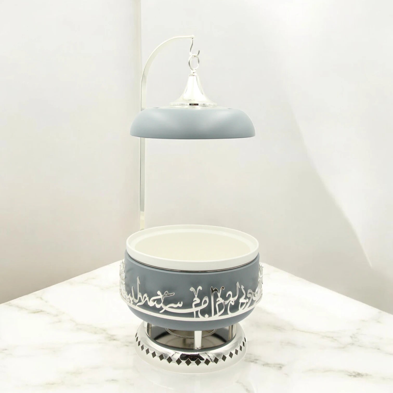 Otantik Luxury Serving Buffet by Jiwar collection – 4L Elegant Food Server with Stainless Steel Insert, Airtight Lid & Stand | Premium Arabic Calligraphy Design for Dining & Hosting - Damoo