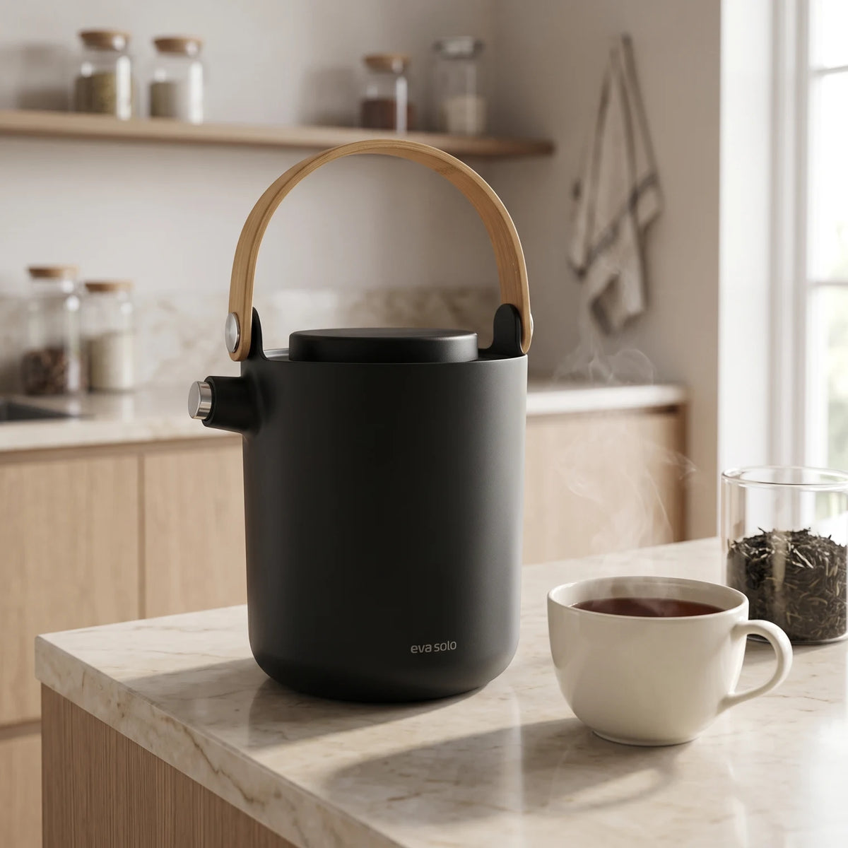 Eva Solo Nordic Kitchen Tea Vacuum Black 1 Litre – Tea Filter Included | Leak-Proof Design | Keeps Drinks Hot or Cold