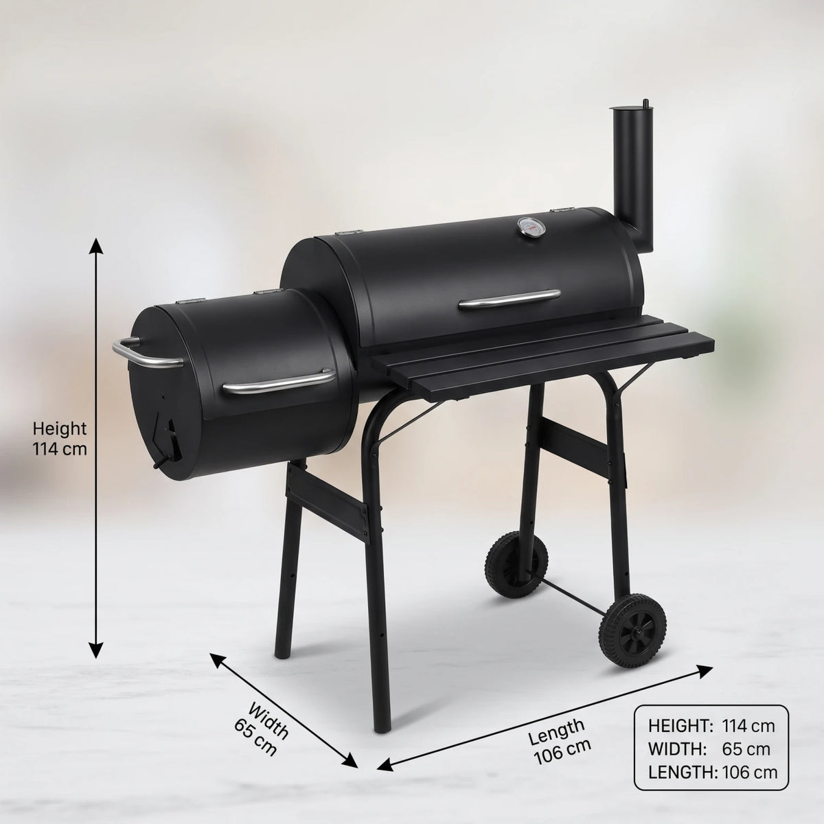 Black Charcoal Barrel BBQ Grill with Offset Smoker Side Box – 114 x 65 x 106 cm, Lid Thermometer, Handles, Wheels and Outdoor Cooking Design