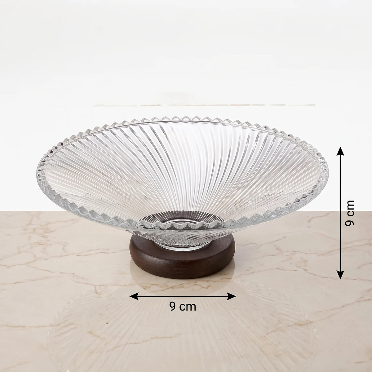 Premium Glass Fruit Platter with Radiant Ribbed Design – 25 x 25 x 9 cm, Dark Wood Pedestal Base, Decorative Serving Dish