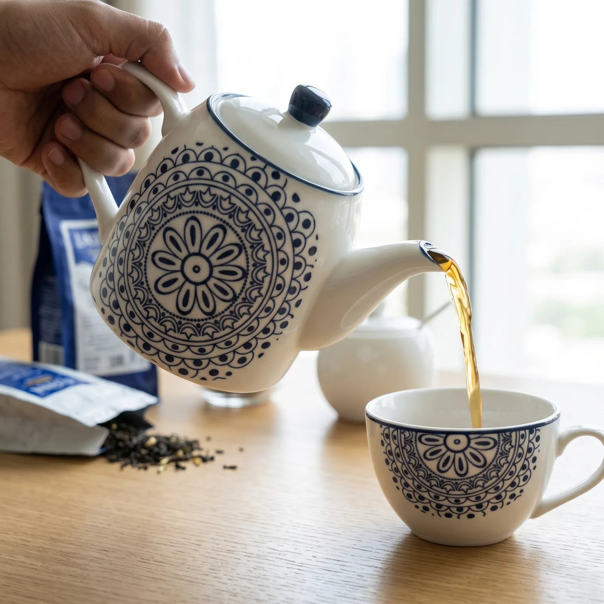 Che Brucia Porcelain Coffee & Tea Pot 700 ml – Lidded Teapot with Spout and Handle, Decorative Blue or Green Design - Blue - Image 3