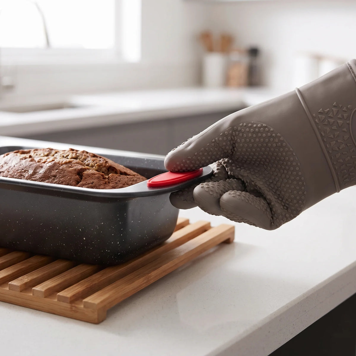Non-Stick Cake Mold 30 cm with Heat-Resistant Silicone Handles, 16 cm Wide and 7 cm High for Home Baking