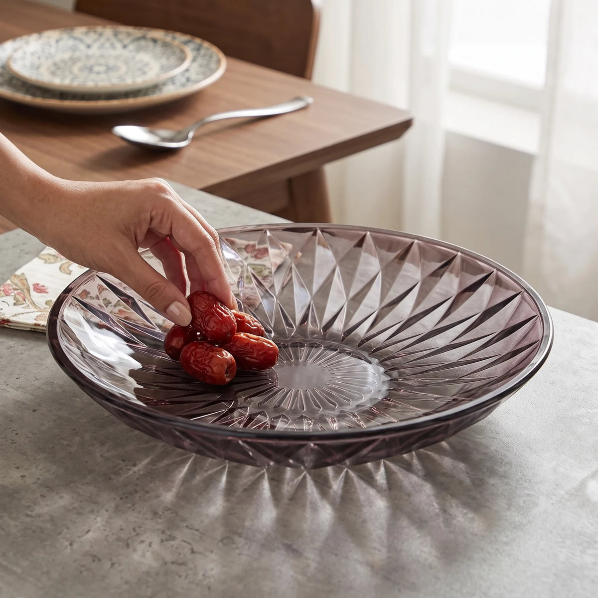 32 Cm Glass Transparent Black Serving Bowl – Round Faceted Starburst Design with Dark Geometric Rim
