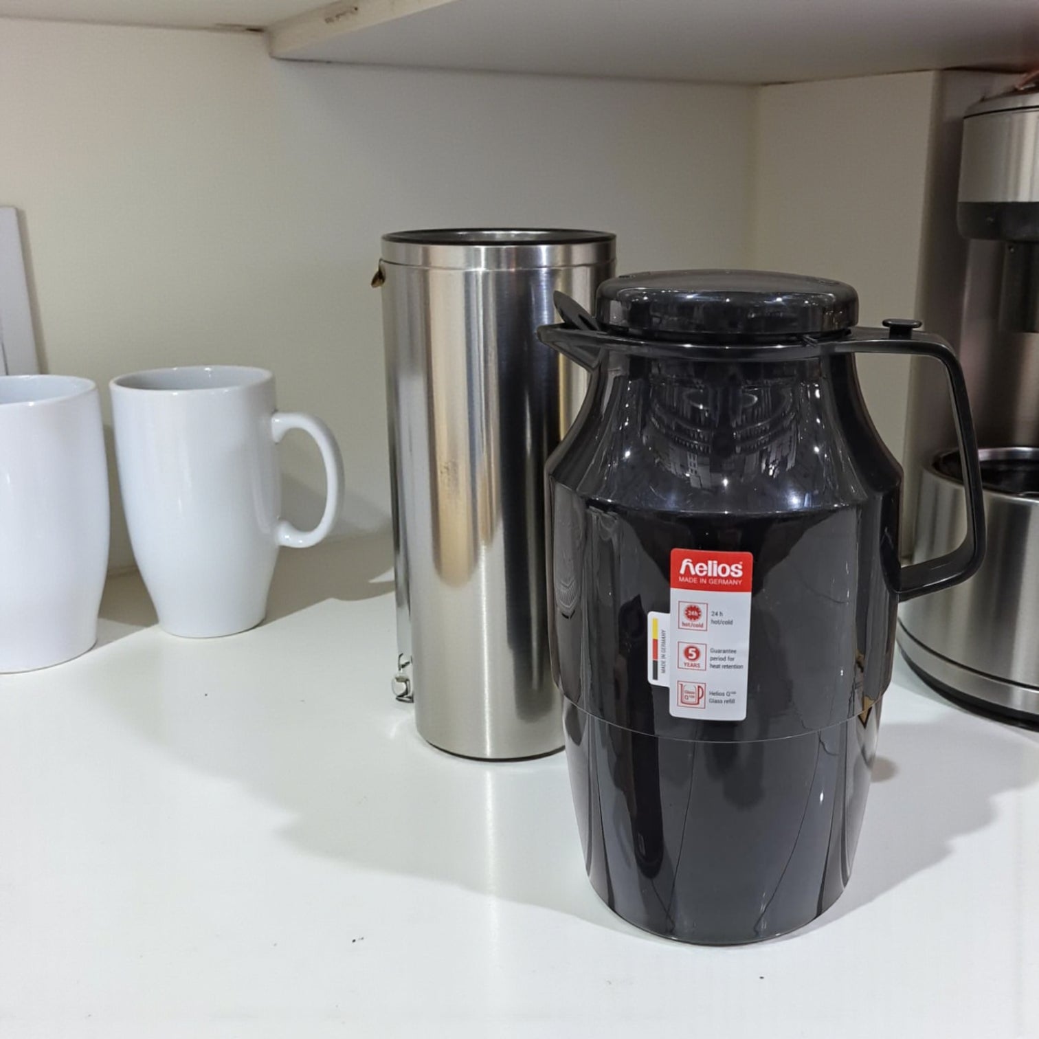 Helios Insulated Vacuum Jug 2.0L – Black | Premium Plastic Thermos Flask with Q100 Glass Insert | German-Made Double-Wall Design for Excellent Heat Retention - Damoo