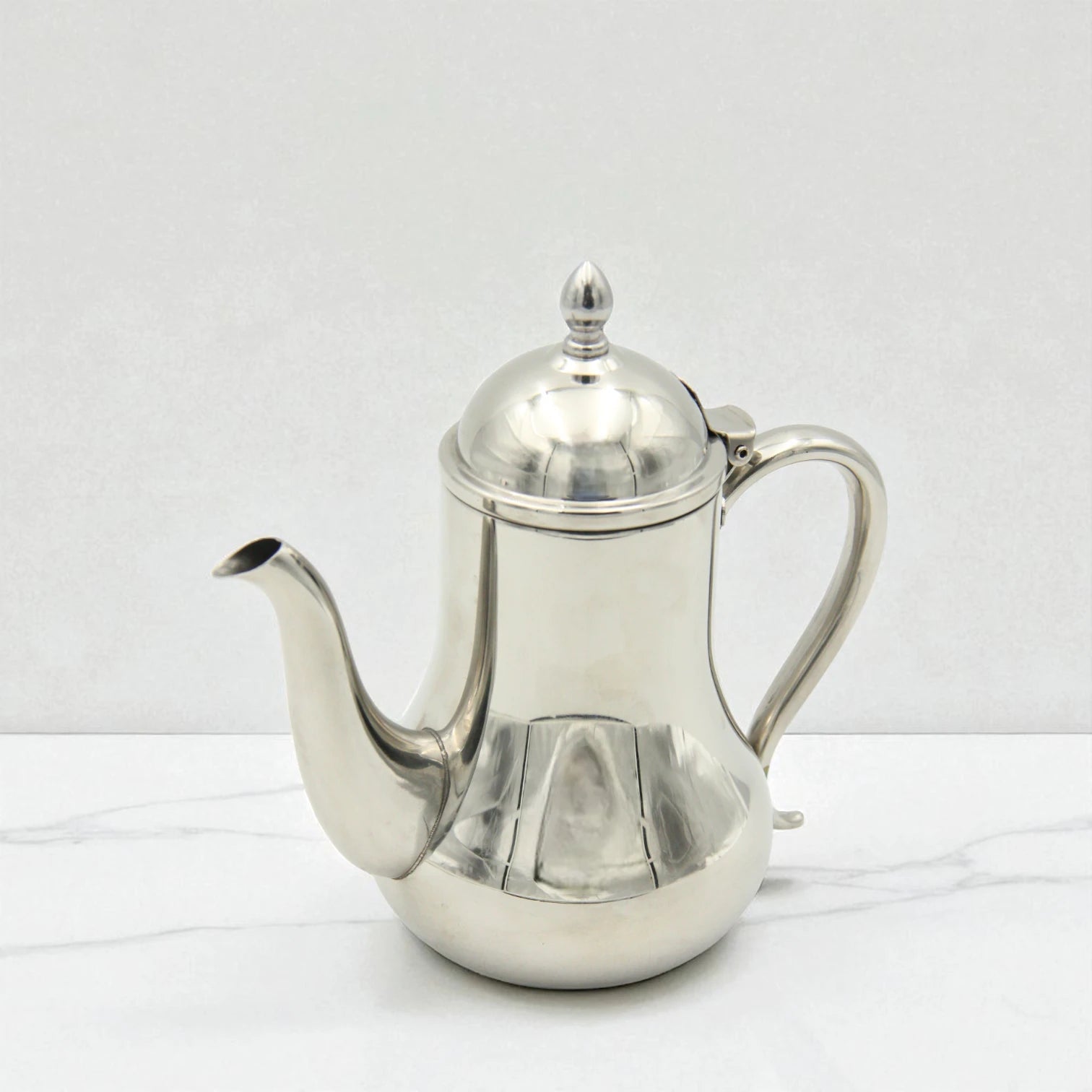 Stainless Steel Pot with Lid – Elegant Mirror Finish Kettle for Serving Tea or Coffee, Drip-Free Spout & Heat-Resistant Handle – Classic Steel Teapot for Home, Hotels, and Restaurants - Damoo