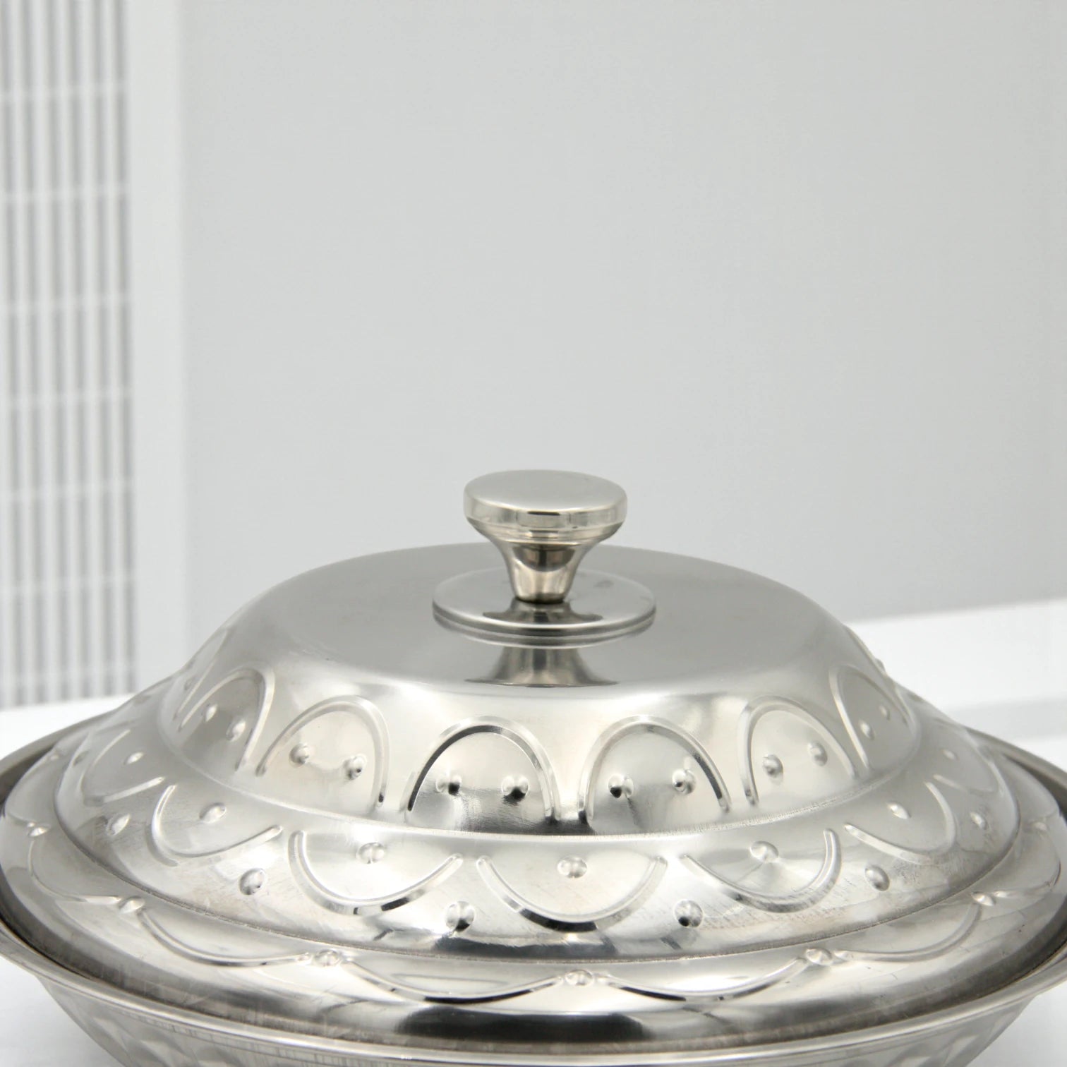 Traditional Stainless Steel Hot Pot with Ornate Dome Lid – Elegant Serving Dish for Warm Meals, Festivals & Family Gatherings - Damoo