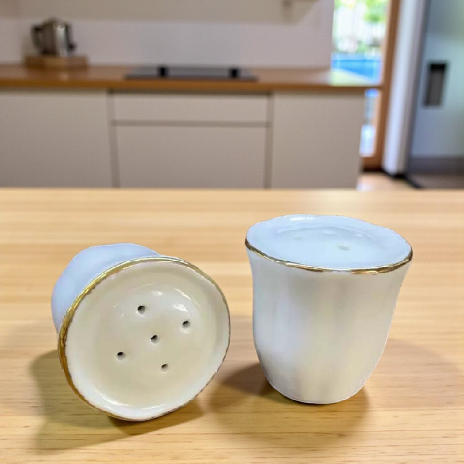 Elegant Porcelain Salt & Pepper Shaker Set – 2-Piece White Gold-Rim Design | Durable Stoneware Seasoning Dispensers for Dining, Kitchen & Table Serving