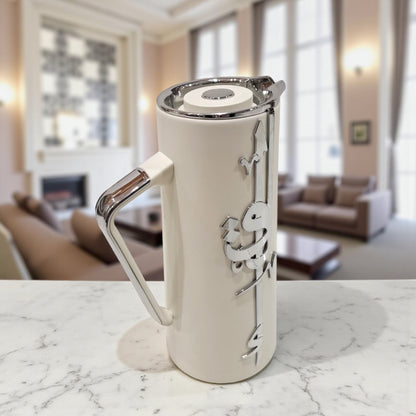 Otantik Home Arabic Calligraphy Thermos – Luxury Insulated Vacuum Jug for Arabic Coffee & Tea – Elegant 1L Flask with Metallic Handle - Damoo