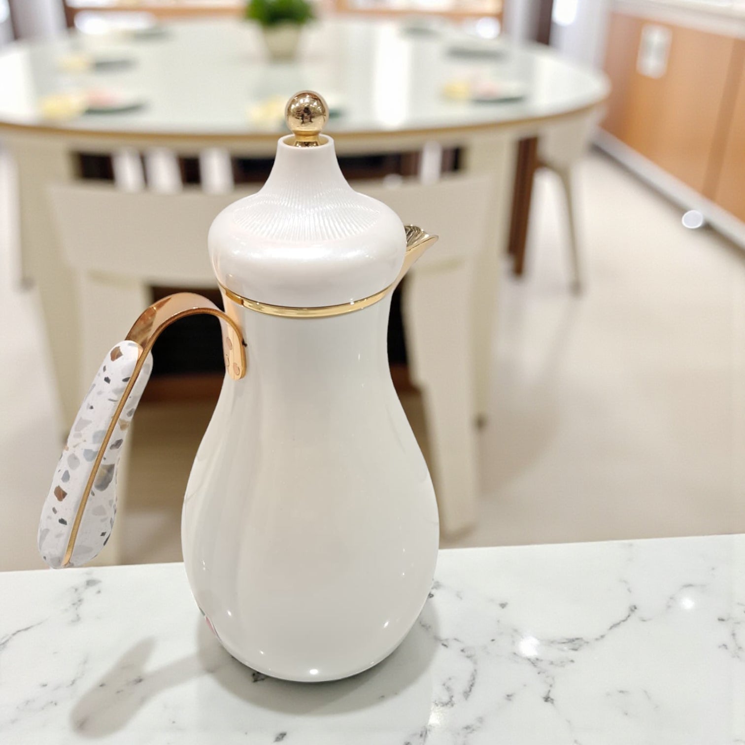 Najib Modern Style Vacuum Flask Set – 0.7L & 1.0L White Silver & White Gold Thermos Duo, Elegant Face Design, Double-Wall Insulated Jugs for Hot & Cold Beverages, Leak-Proof Lid & Ergonomic Handle - Damoo