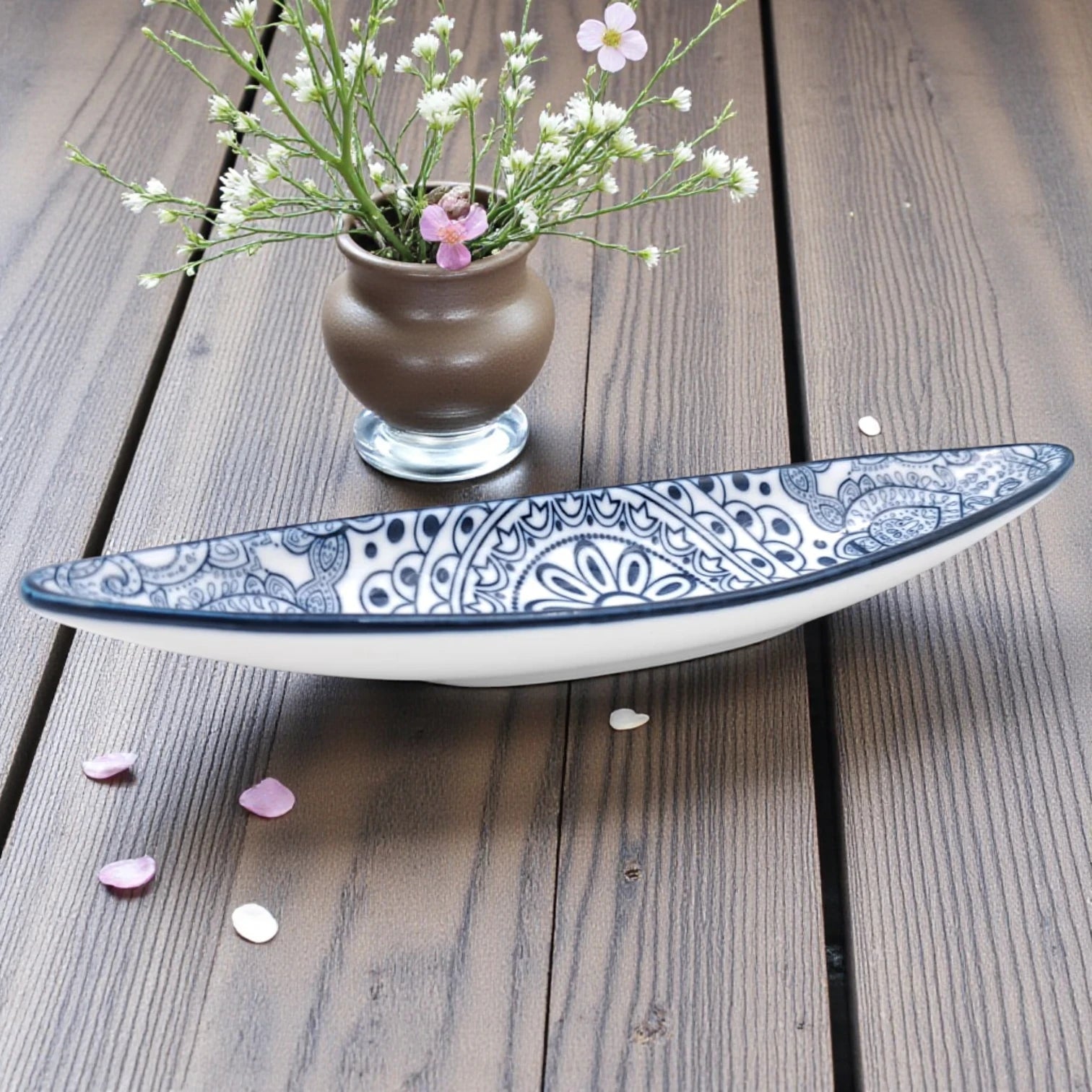 Che Brucia Ceramic Boat-Shaped Serving Dish – Blue & White Patterned Mandala Design | Premium Decorative Tableware for Snacks, Nuts, Olives, Dry Fruits, Sauces & Appetizers – 23cm