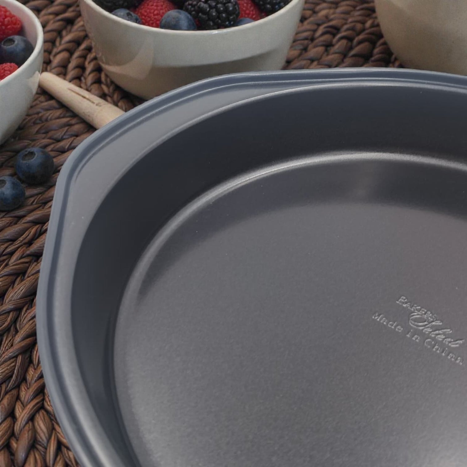 AK Bakers Select Non-Stick Carbon Steel Round Cake Pan – Easy Clean Bakeware for Cakes & Desserts (4H x 27L x 24.5W CM) - Damoo
