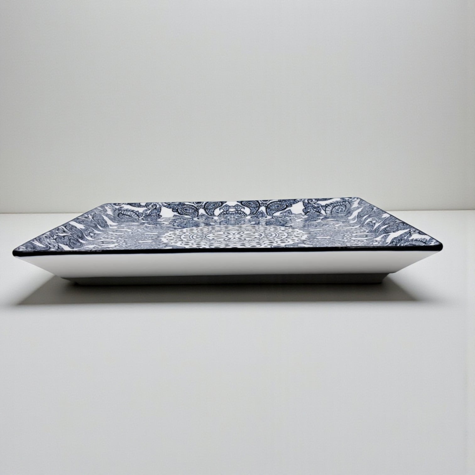 Ceramic Square Plate 26.5 x 26.5 cm | Blue Arabesque Pattern | Premium Glazed Stoneware Serving Plate | Dishwasher & Microwave Safe | Two Designs – Light Blue / Dark Blue