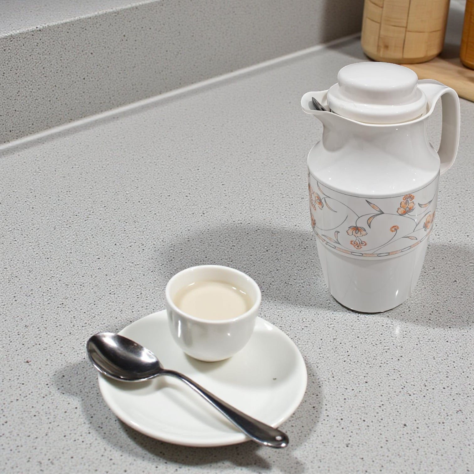 Helios Insulated Vacuum Jug 2.0L – Floral-design | Premium Plastic Thermos Flask with Q100 Glass Insert | German-Made Double-Wall Design for Excellent Heat Retention - Damoo