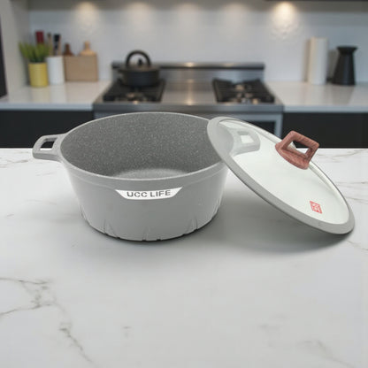 مجموعة أواني طهي جرانيت غير لاصقة من يو سي سي لايف، مكونة من ١٠ قطع - أواني طهي من الألومنيوم المطروق بأغطية زجاجية (٢٠ سم، ٢٤ سم، ٢٨ سم، ٣٢ سم، ومقلاة عميقة ٢٨ سم) 