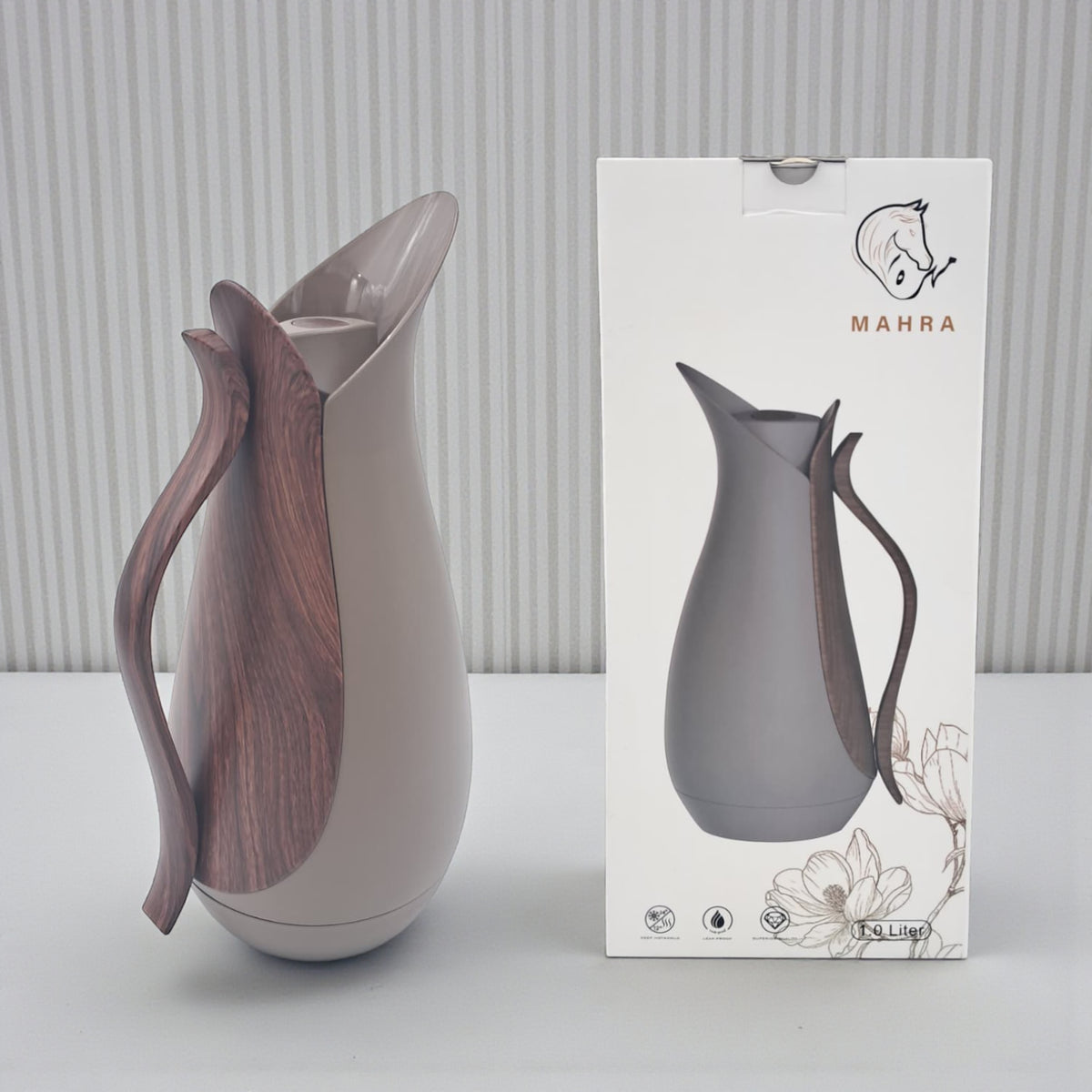Dallah Charm Vacuum Flask 1.0 Liter Brown – Premium Hot & Cold Insulated Coffee & Tea Thermos with Wooden Handle Design