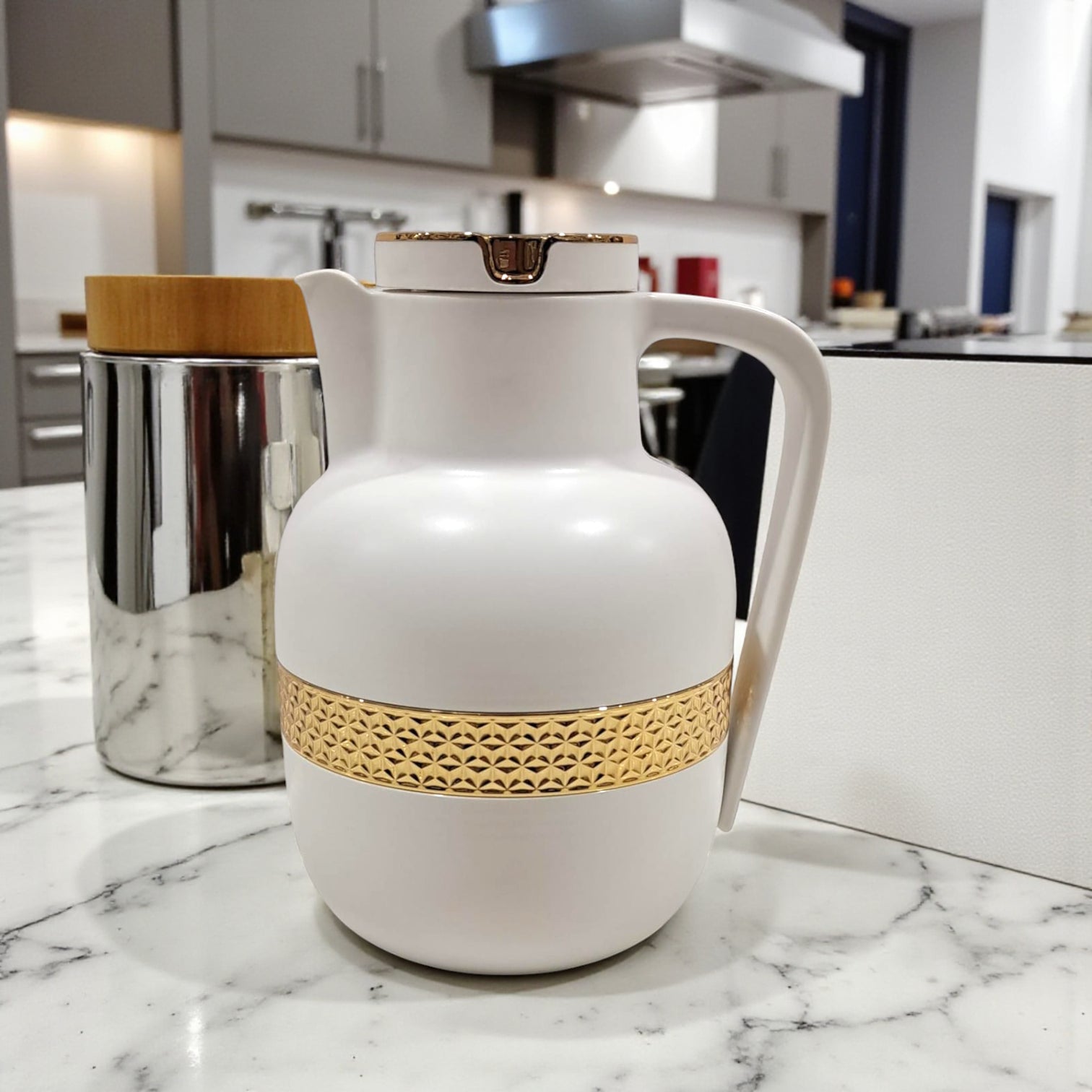 Ansa Original White Vacuum Flask 1L – Luxury Gold & Silver Band Thermos | Premium Insulated Glass Liner | 12H Heat Retention | Arabic Coffee & Tea Pot - Damoo